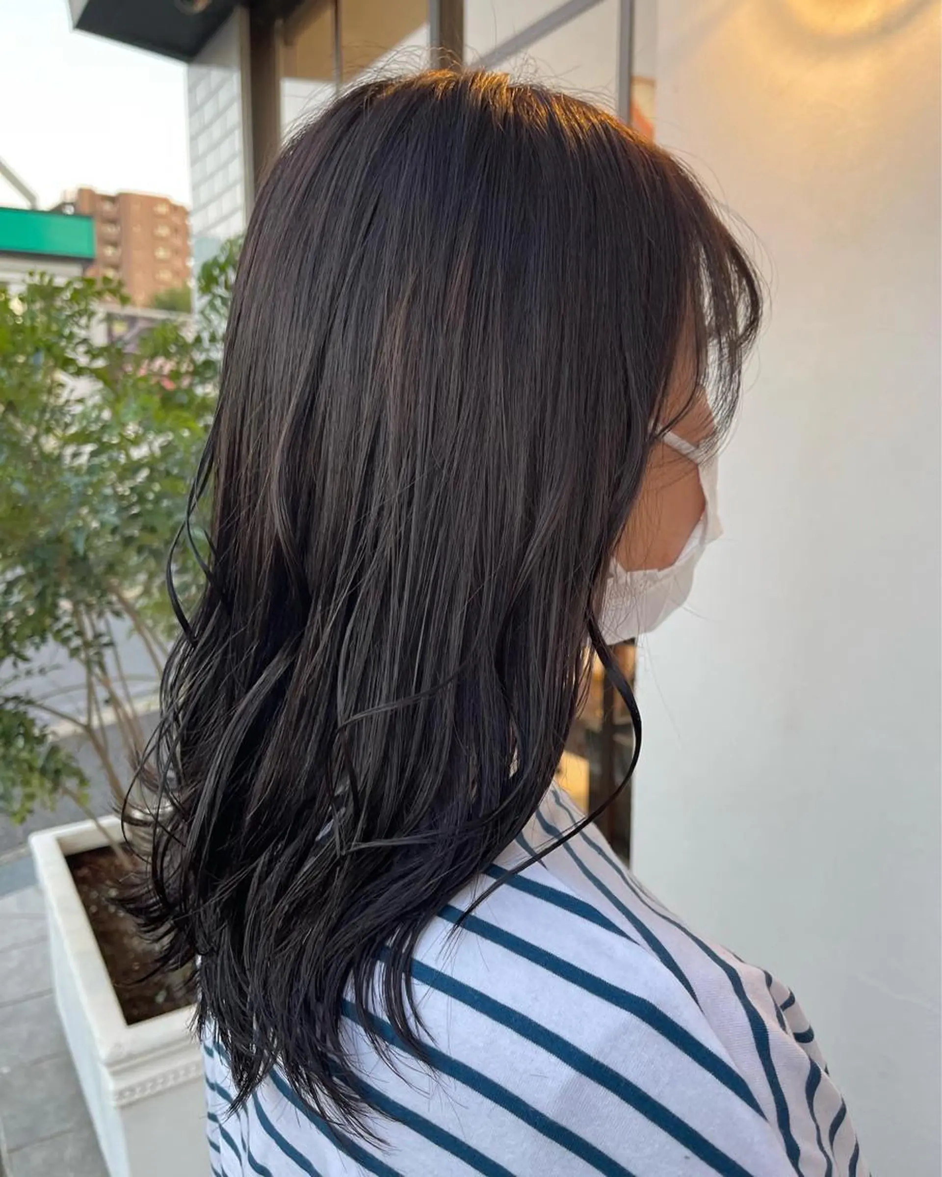 ミディアム カラー 黒髪 ブルーカラー ブルーブラック 由比藤理子 ブリーチカラー🌈のヘアスタイル