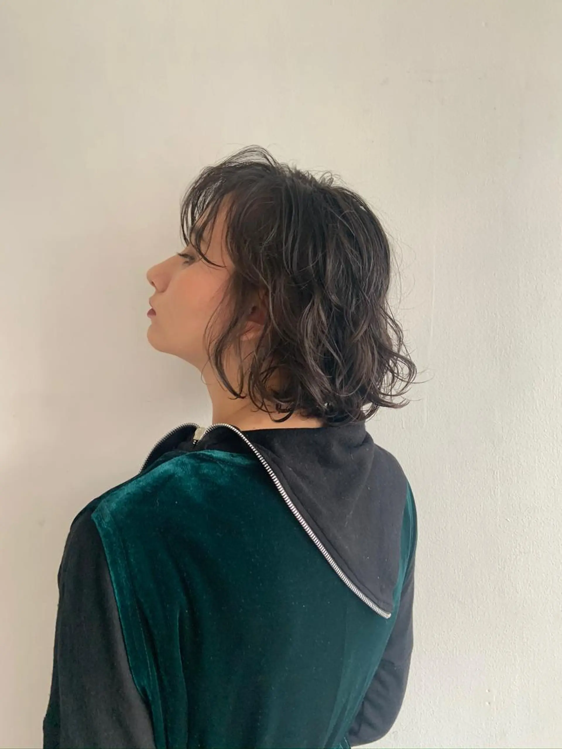 ミディアム パーマ ミディアムパーマ ボブ ヘアカラー 透明感カラー 大人グレージュ有村のヘアスタイル