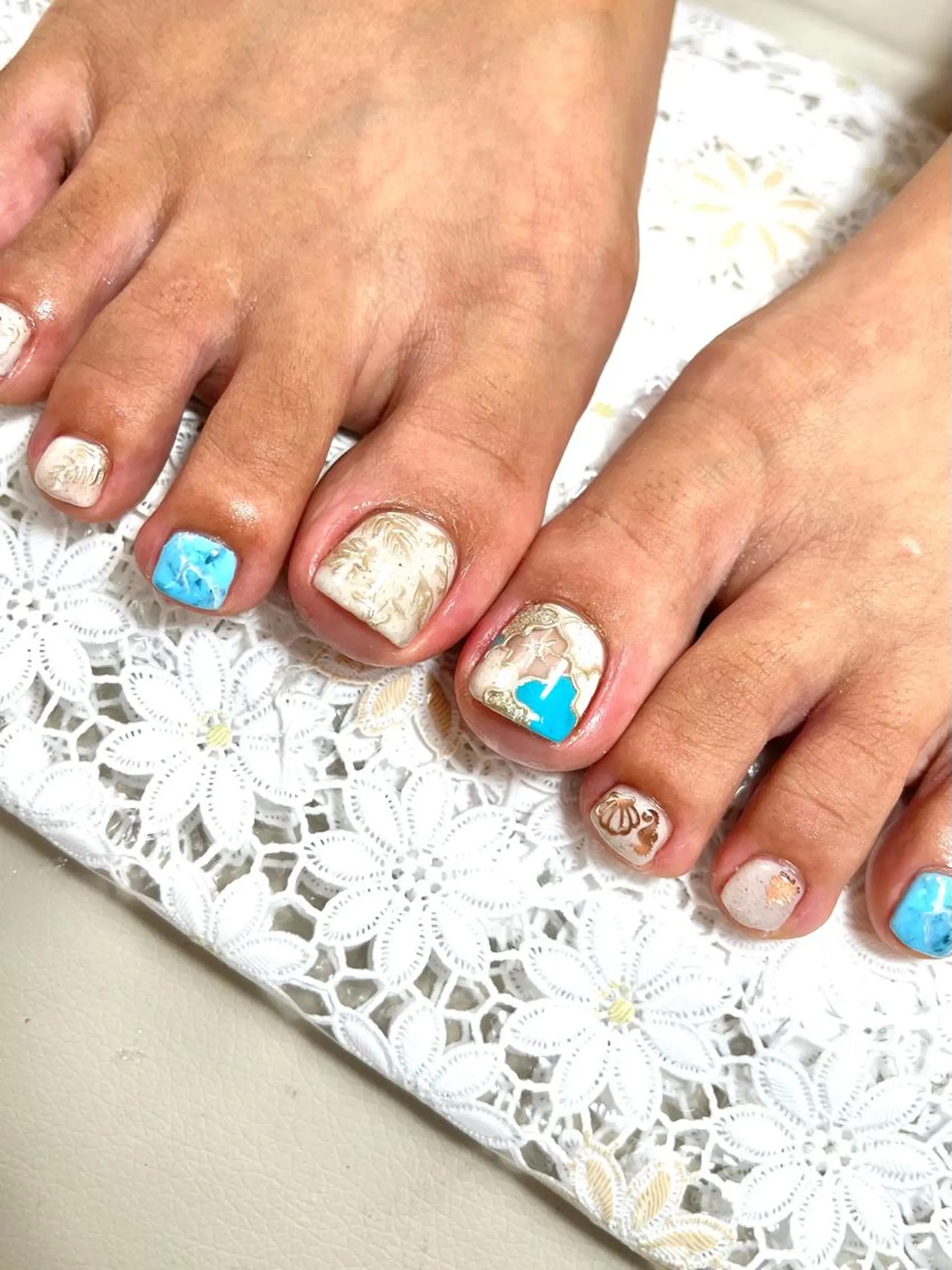 ネイル ジェルネイル キラキラネイル 韓国ネイル パラジェル ワンホンネイル フットネイル nails' it...のネイルデザイン