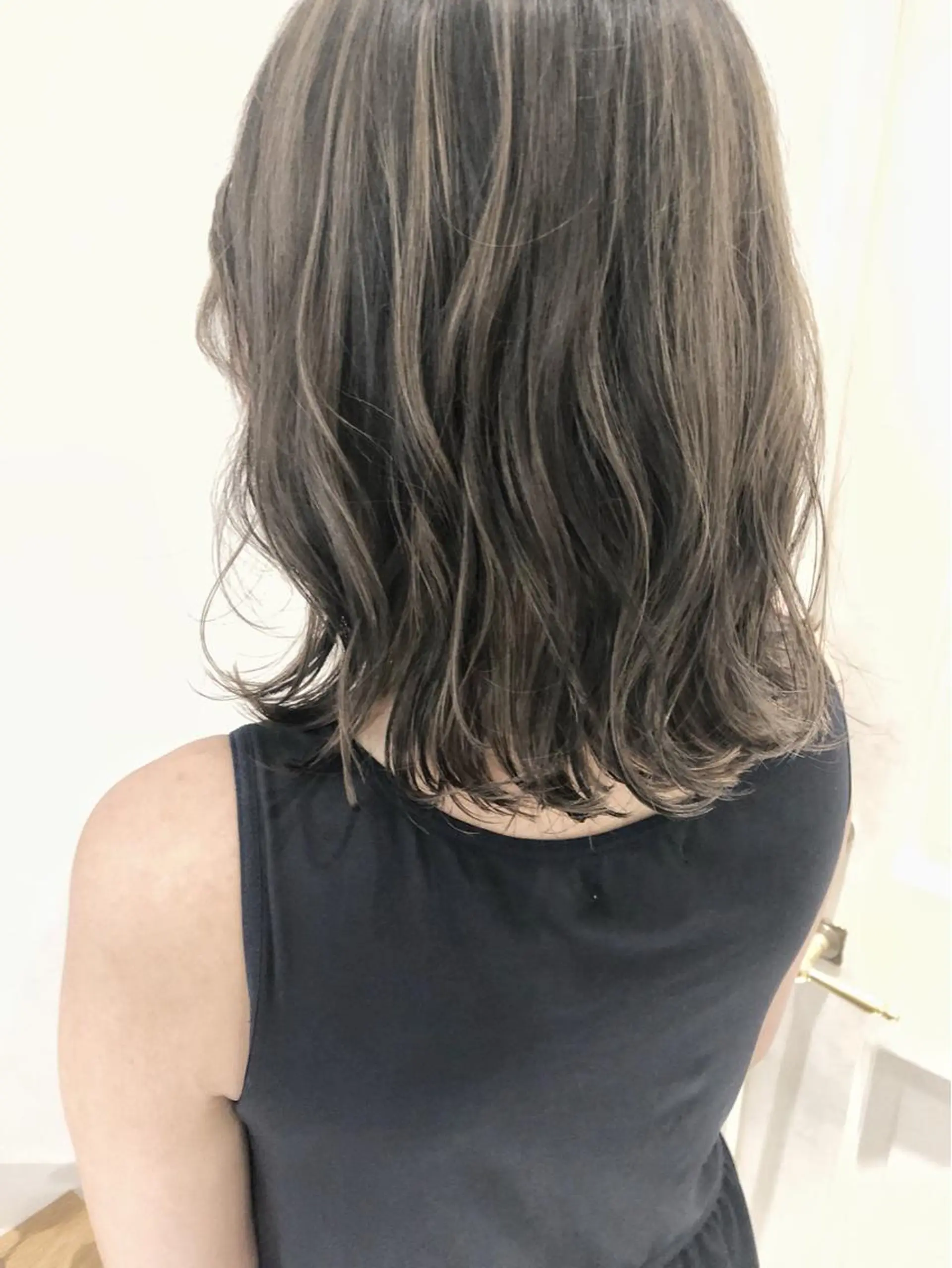 ミディアム カラー バレイヤージュ 透明感カラー ハイライトカラー ハイライト レイヤーカット amber池袋所属・徳本 駿太のヘアスタイル