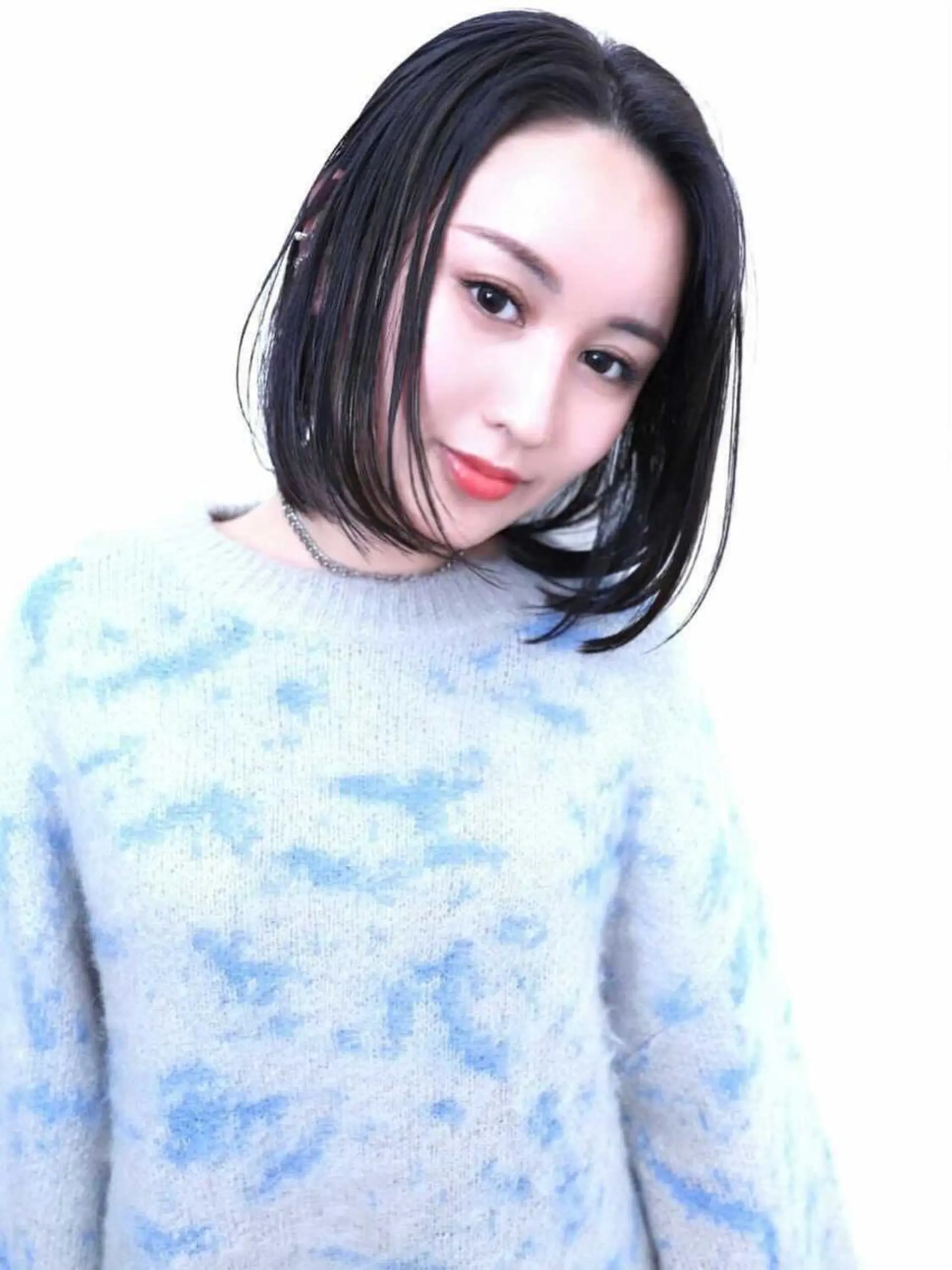 ミディアム ウルフカット／吉村 桃子のヘアスタイル