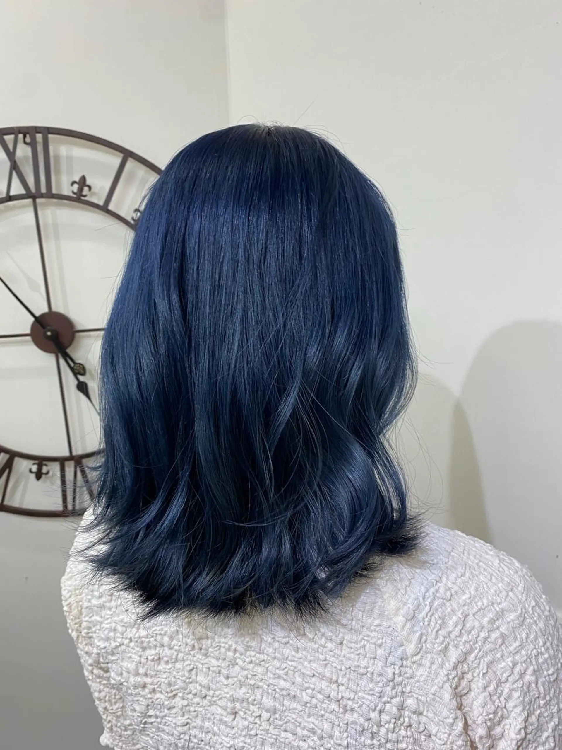 カラー ブリーチ ブルーカラー ネイビーカラー ヘアカラー 吉野 瑳桜のヘアスタイル