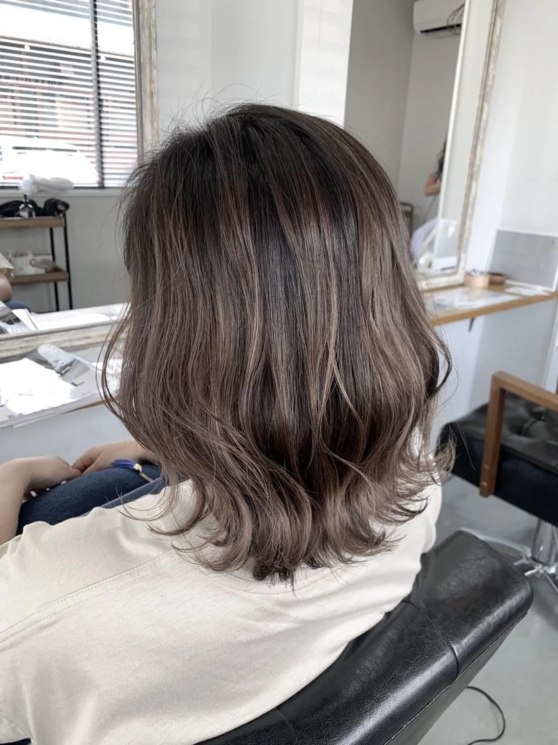 ミディアム ヘアカラー 須佐 勝也のヘアスタイル