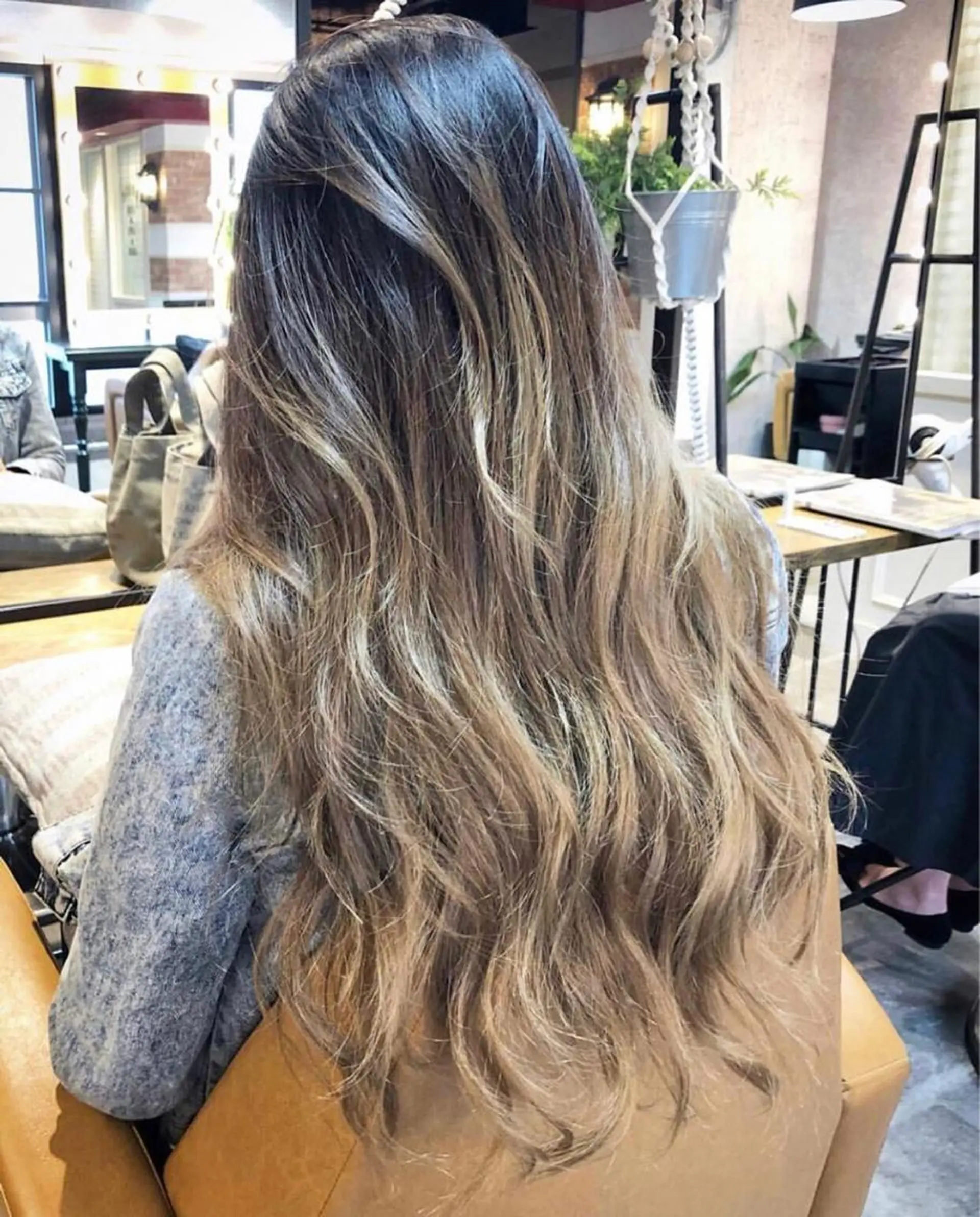 ロング 韓国／ハッシュカット ／透明感カラー／金野のヘアスタイル