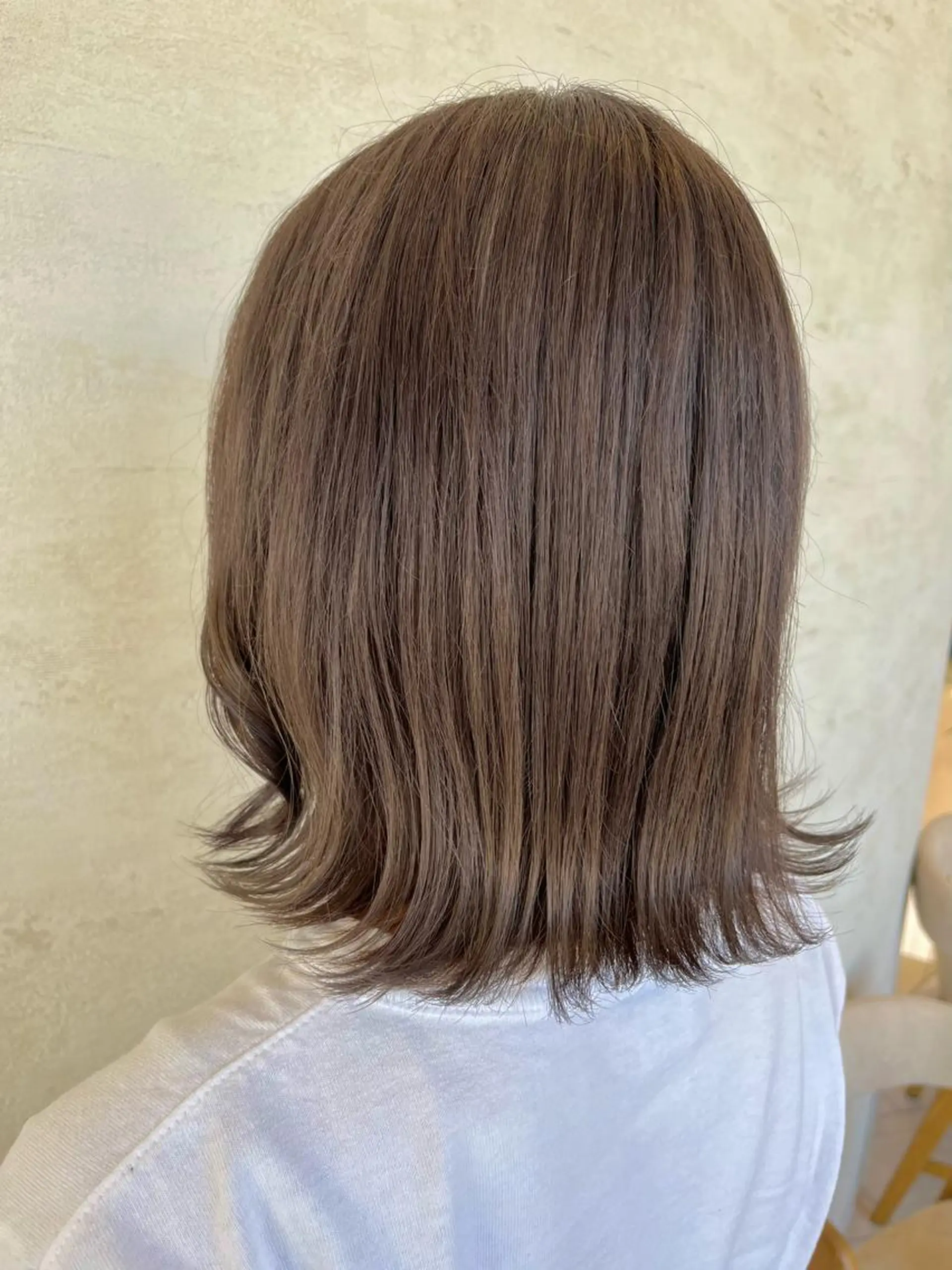 ミディアム カラー ブリーチ グレージュ miku/ 透明感カラーのヘアスタイル