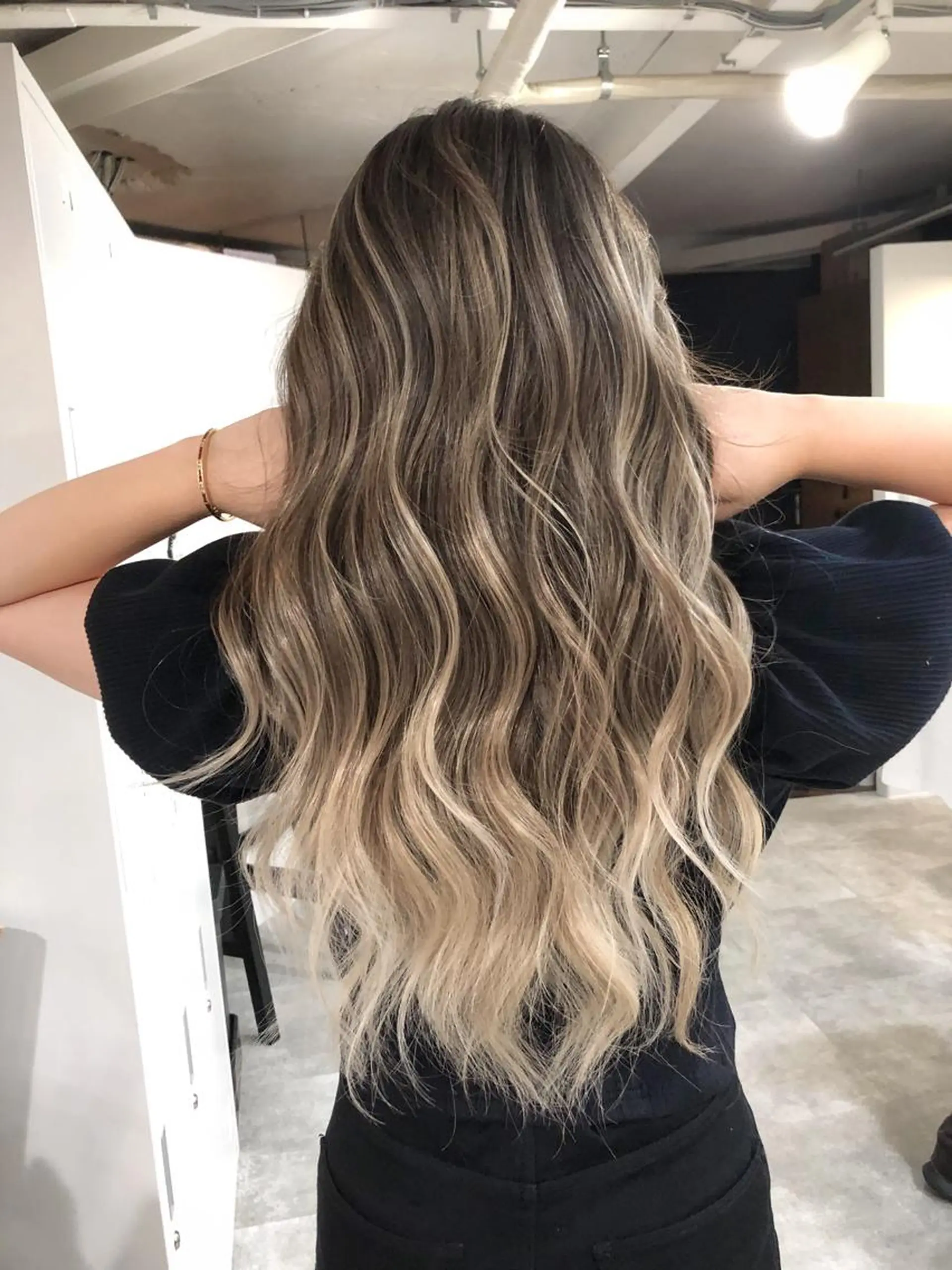 ロング カラー パーマ ヘアアレンジ 林 バンフムのヘアスタイル