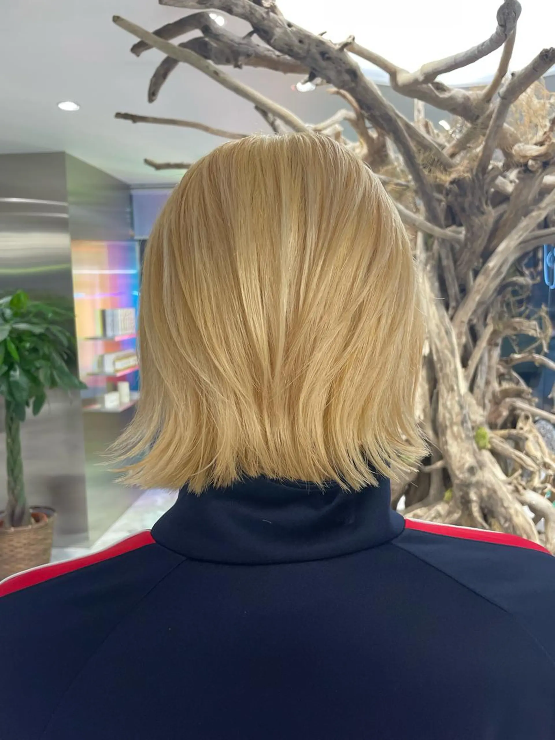 ショート カラー ブリーチ risa 。のヘアスタイル