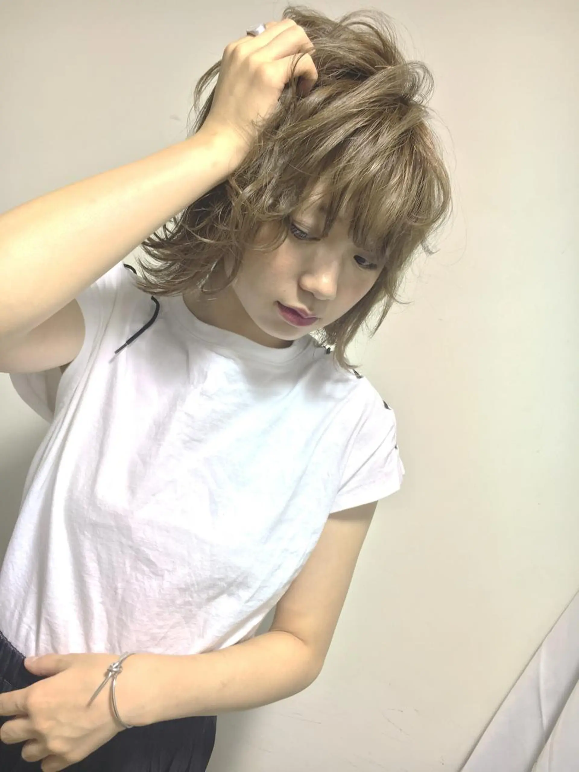 ミディアム カラー ベージュカラー ブリーチ カット ヘアカラー トリートメント 韓国hair ·͜· watanabeのヘアスタイル