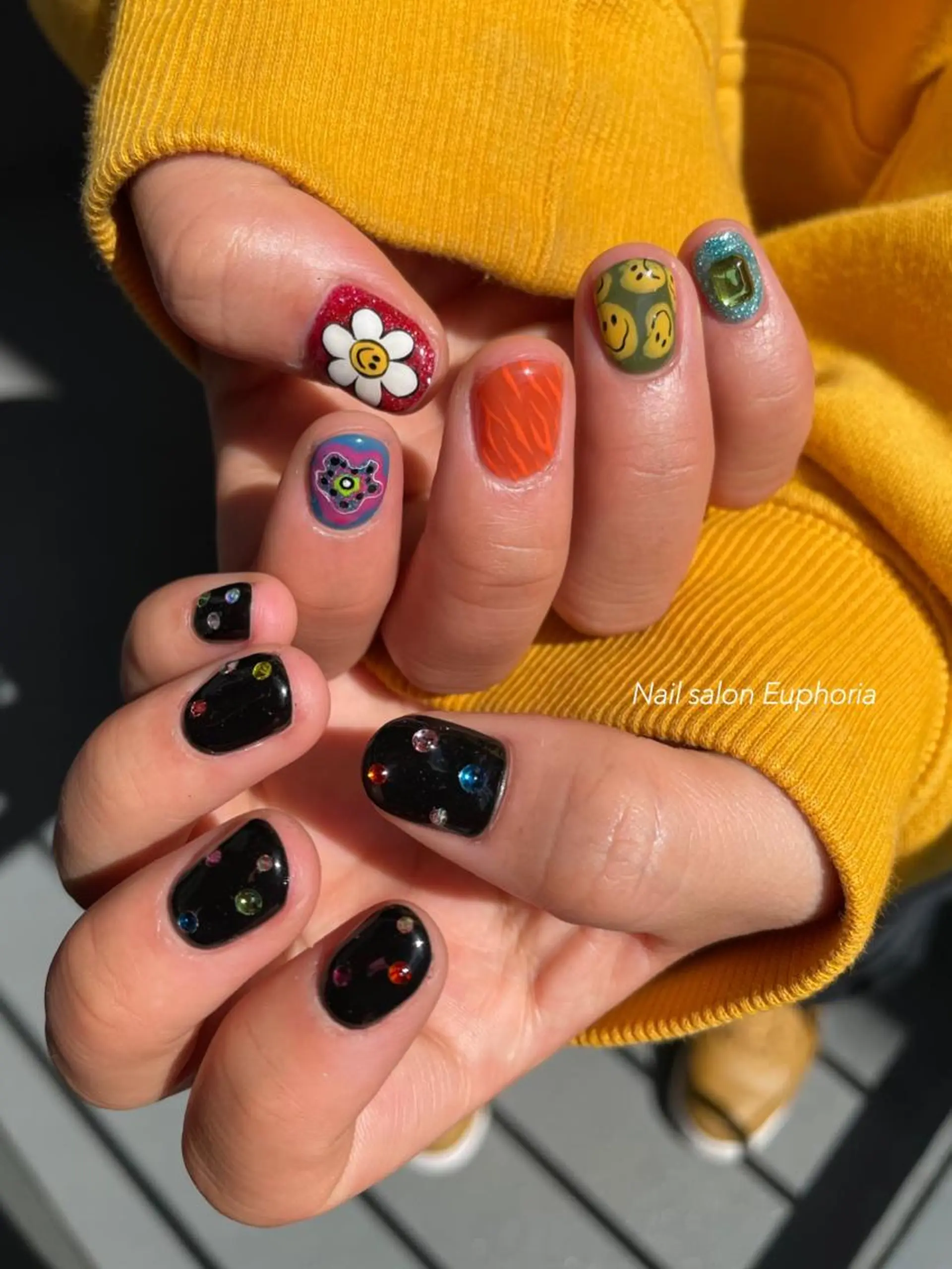 ネイル ドット ストーンネイル Nail salon Euphoriaのネイルデザイン