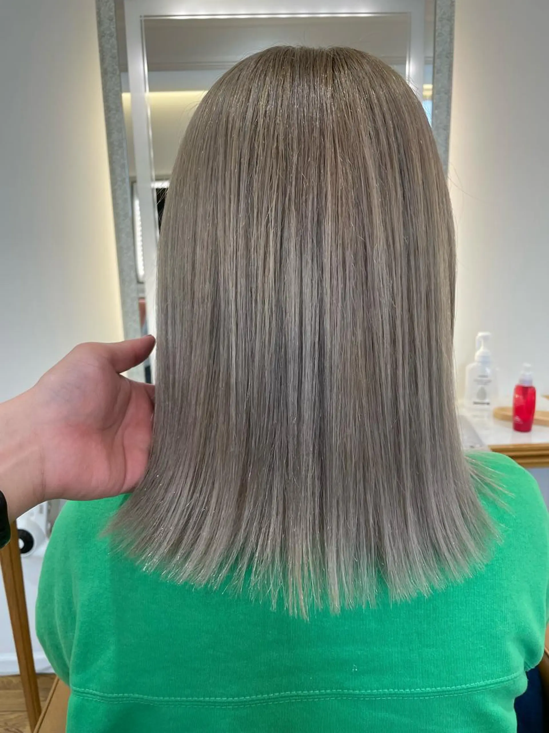 ミディアム ヘアカラー トリートメント ブリーチ毛矯正.髪質 改善.髪にドラマをのヘアスタイル