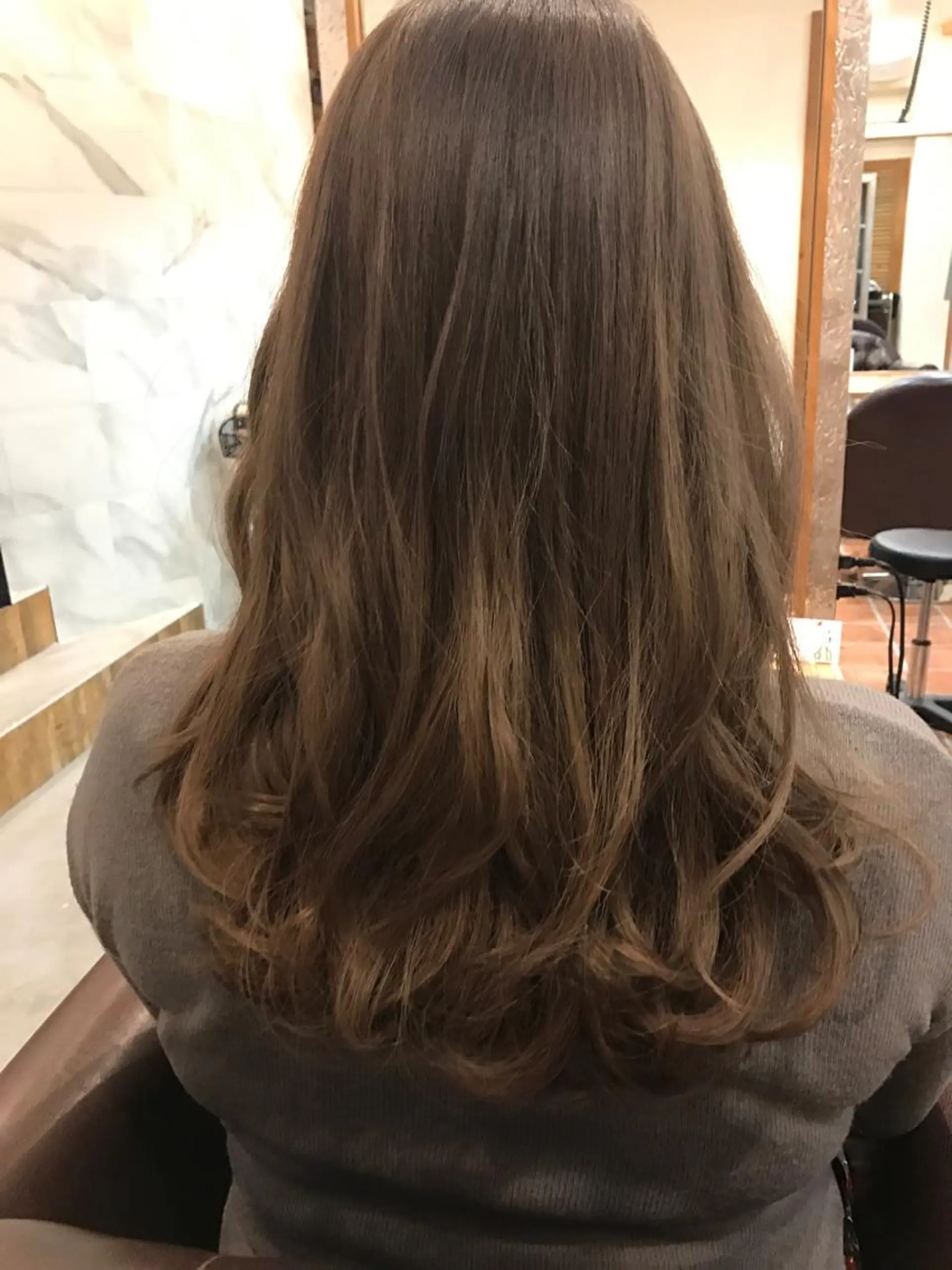 セミロング カラー イルミナカラー みうら ミウラのヘアスタイル