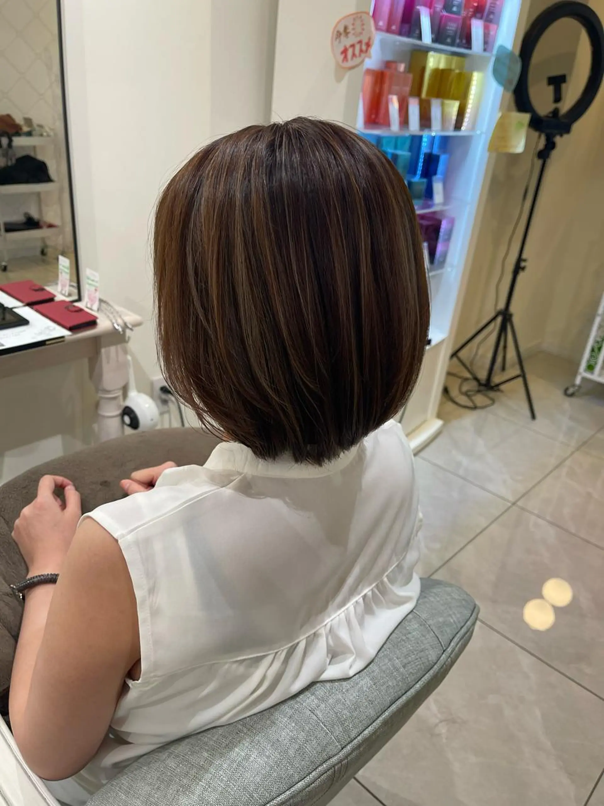 ショート カラー 濱田輝レイヤー 韓国風 ハイトーンのヘアスタイル