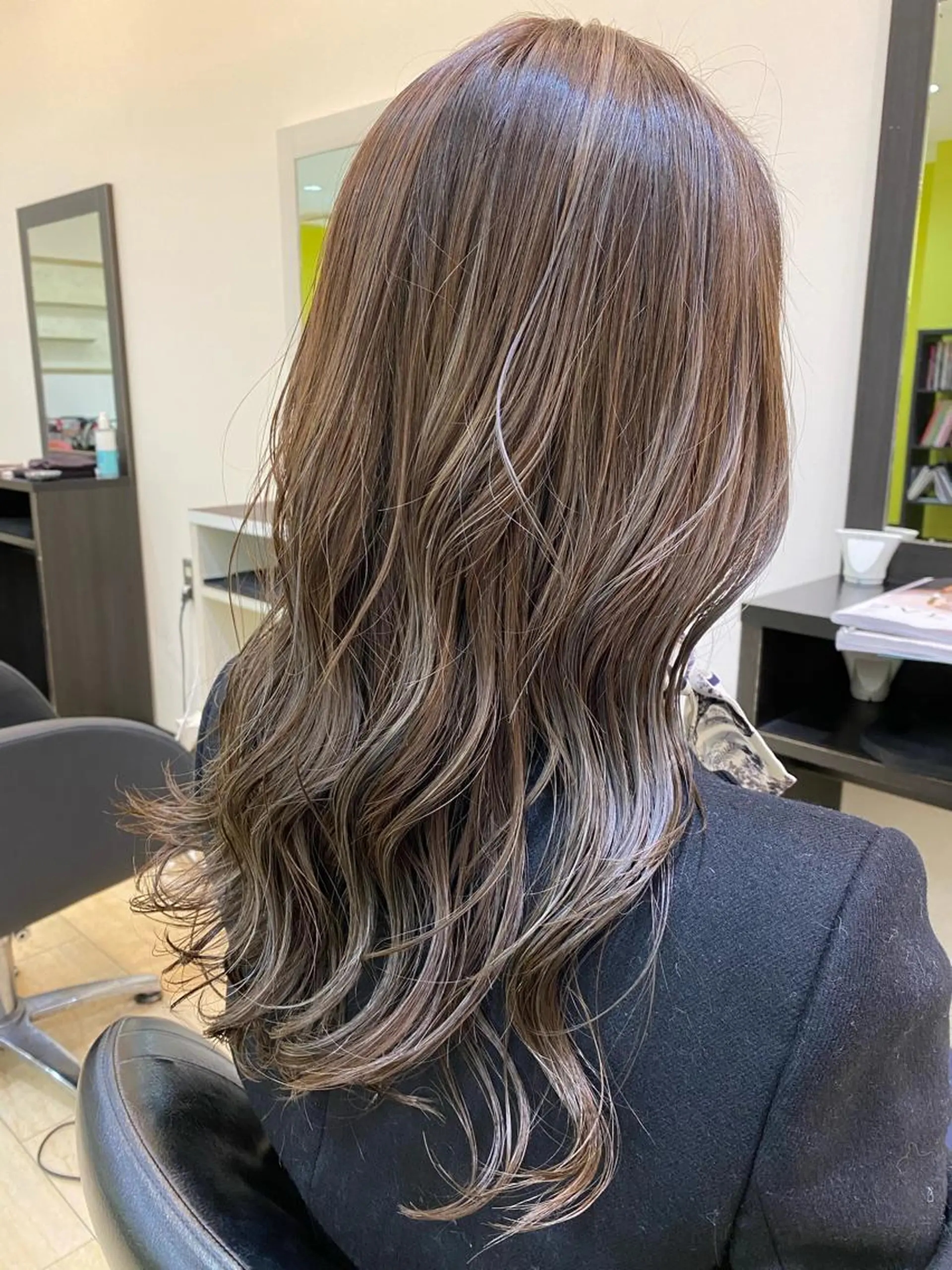 セミロング カラー グレージュ ハイライトカラー ハイライト wa daのヘアスタイル