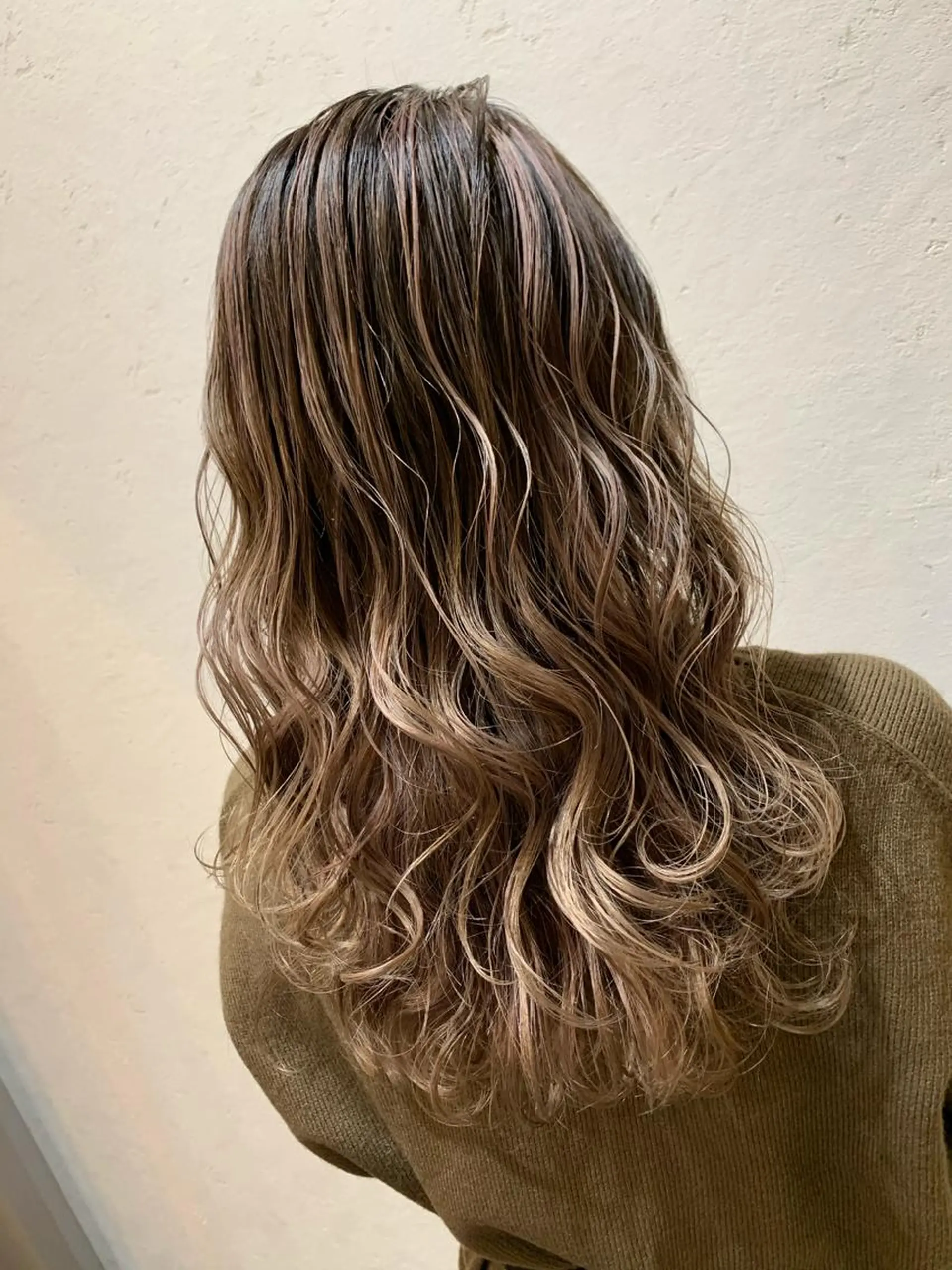 ロング カラー バレイヤージュ ブリーチ レイヤーカット ヘアカラー トリートメント 天野 開のヘアスタイル