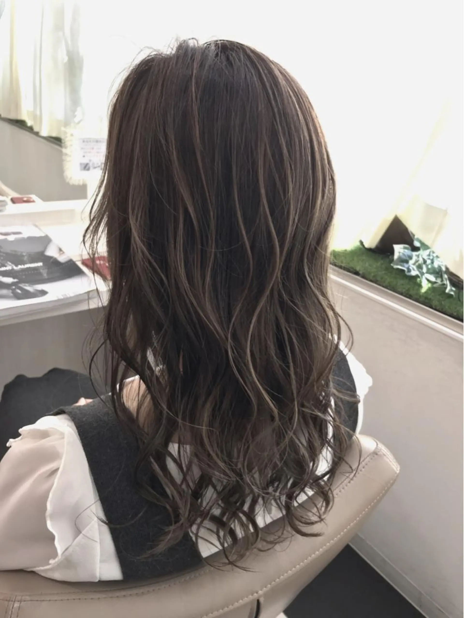 セミロング カラー 透明感カラー ハイライトカラー ハイライト 山崎俊輔/髪質改善 /バレイヤージュのヘアスタイル