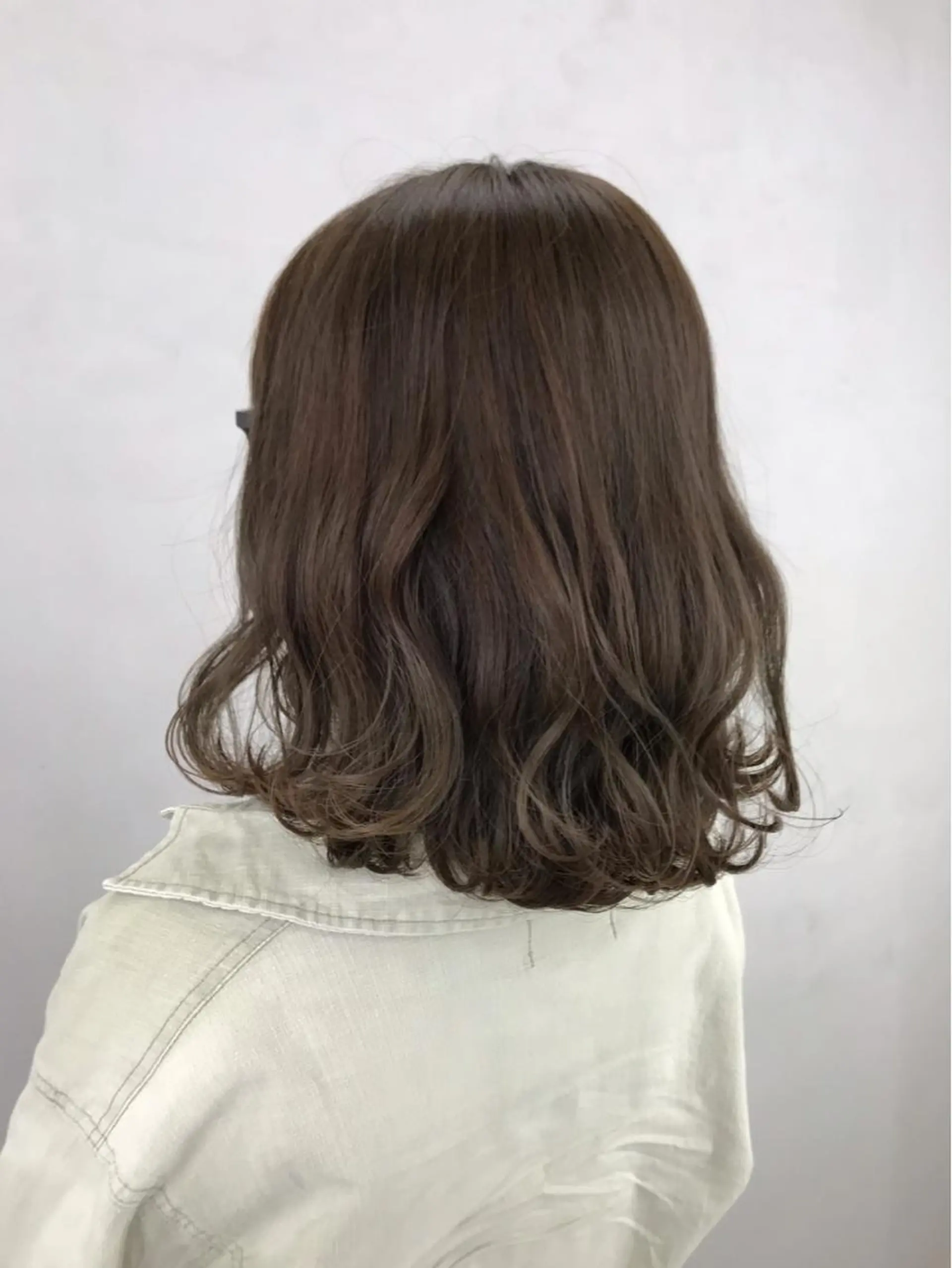 ミディアム カラー アッシュ yui .のヘアスタイル