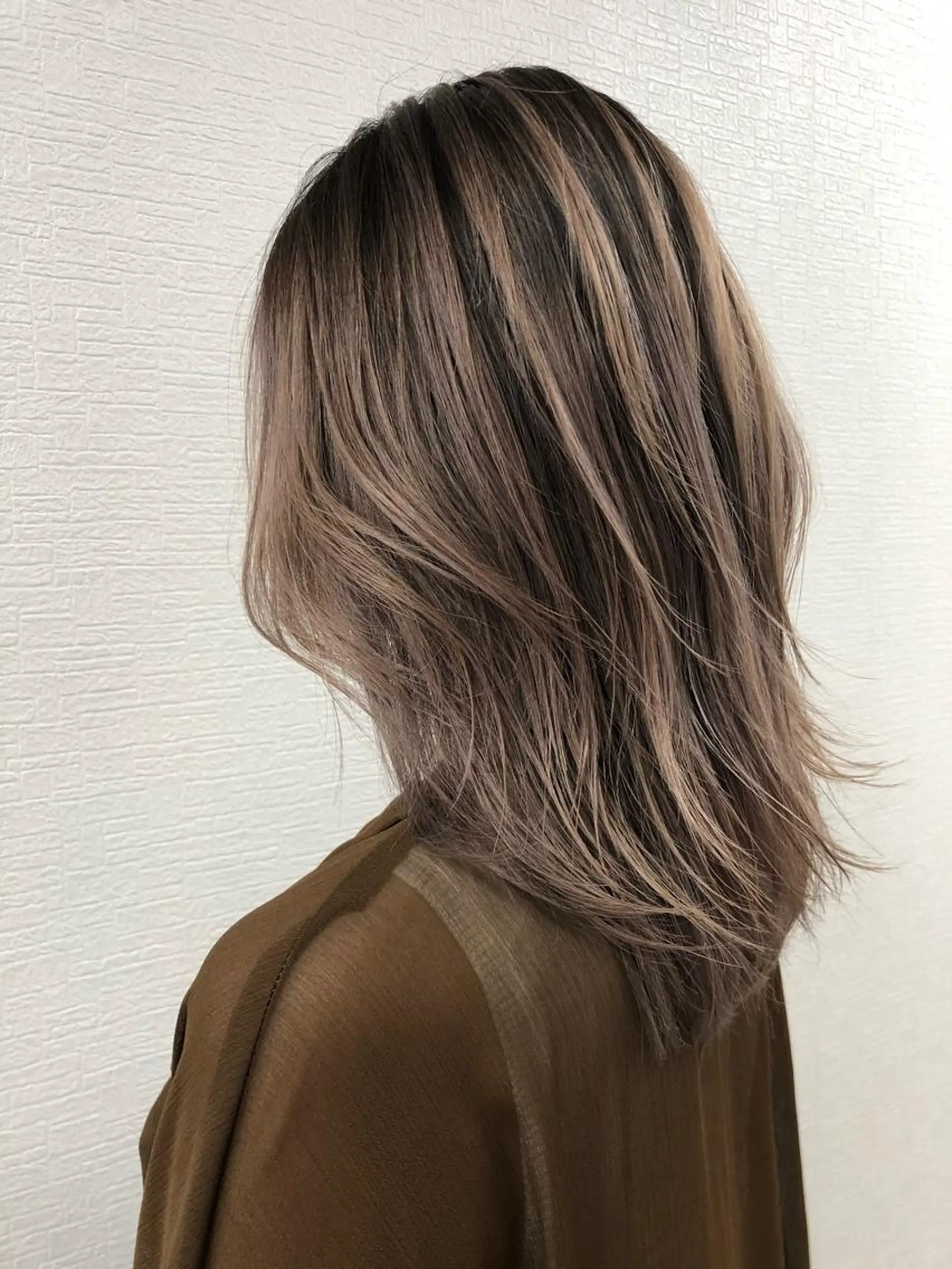 セミロング カラー バレイヤージュ グラデーションカラー ハイライトカラー ハイライト レイヤーカット CRAFT To-Yaのヘアスタイル