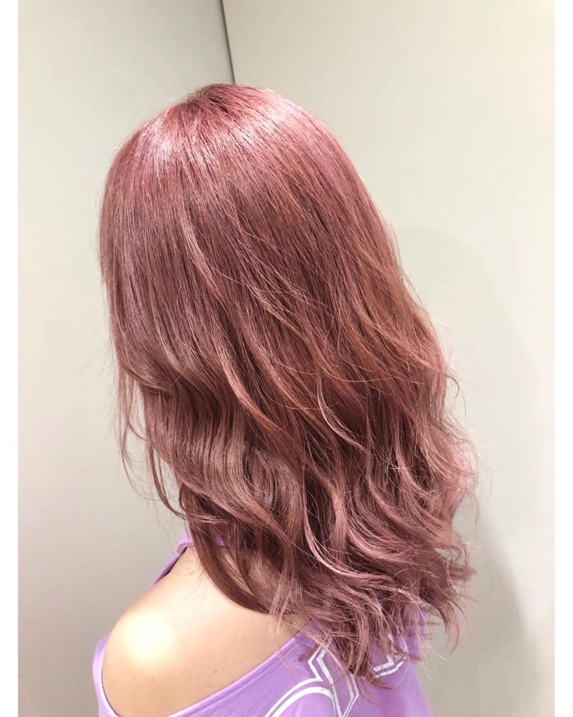 セミロング カラー ベージュカラー ブリーチ ピンクカラー ピンクベージュ ヘアカラー トリートメント 💓シールエクステ ルミエールのヘアスタイル