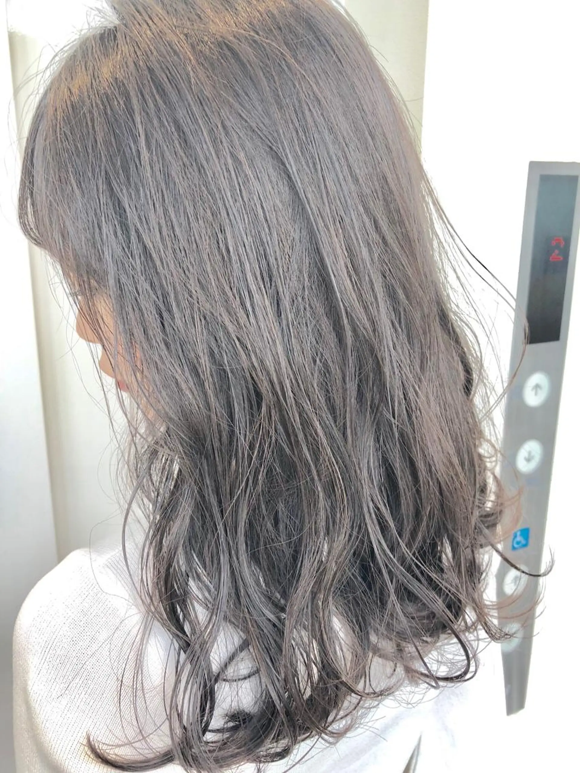 ミディアム カラー 店長 小池アキトのヘアスタイル