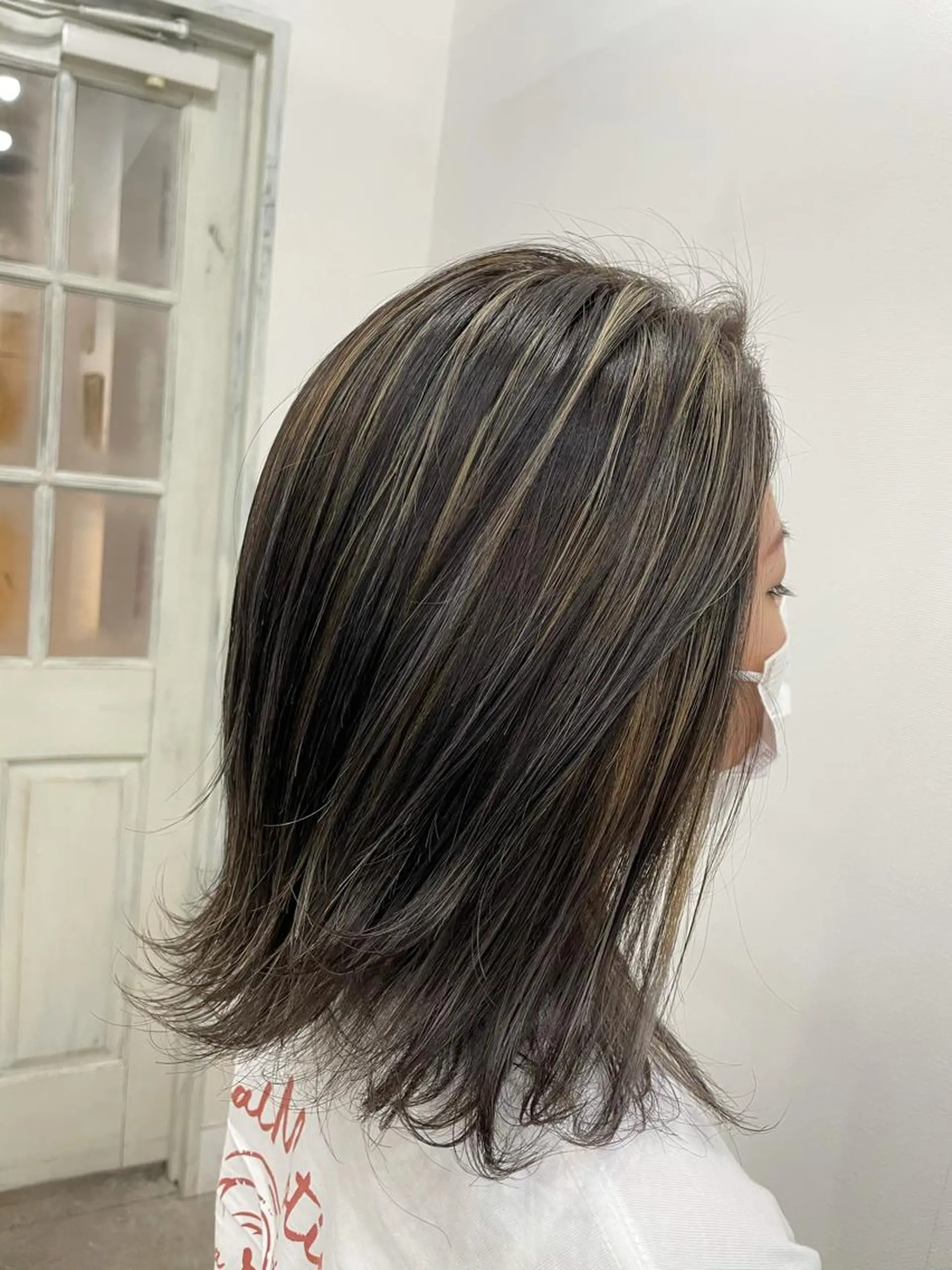 ショート 白いハイライト🤍 タナカリョウスケのヘアスタイル