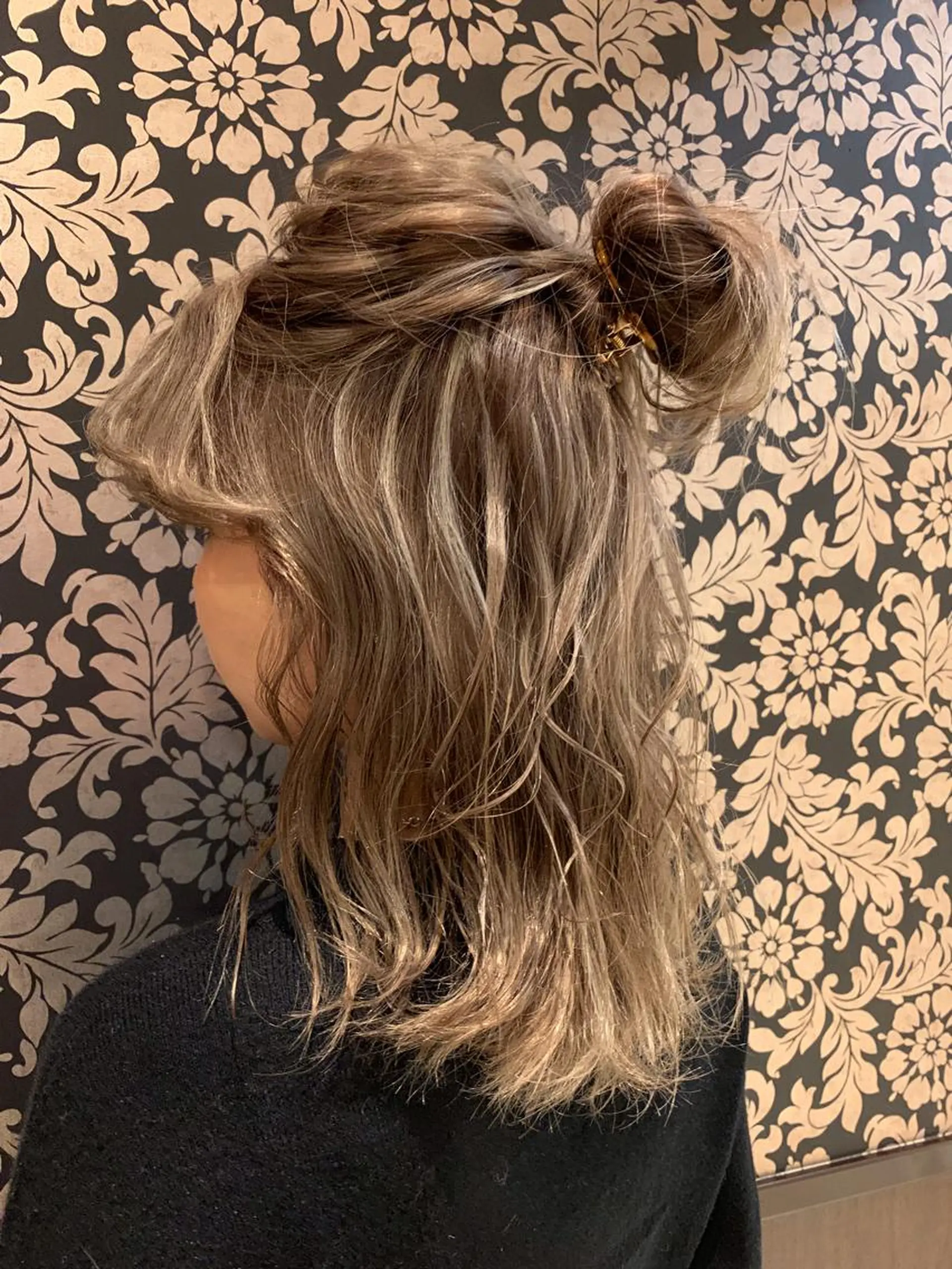 セミロング ヘアアレンジ 岩本 菖のヘアスタイル