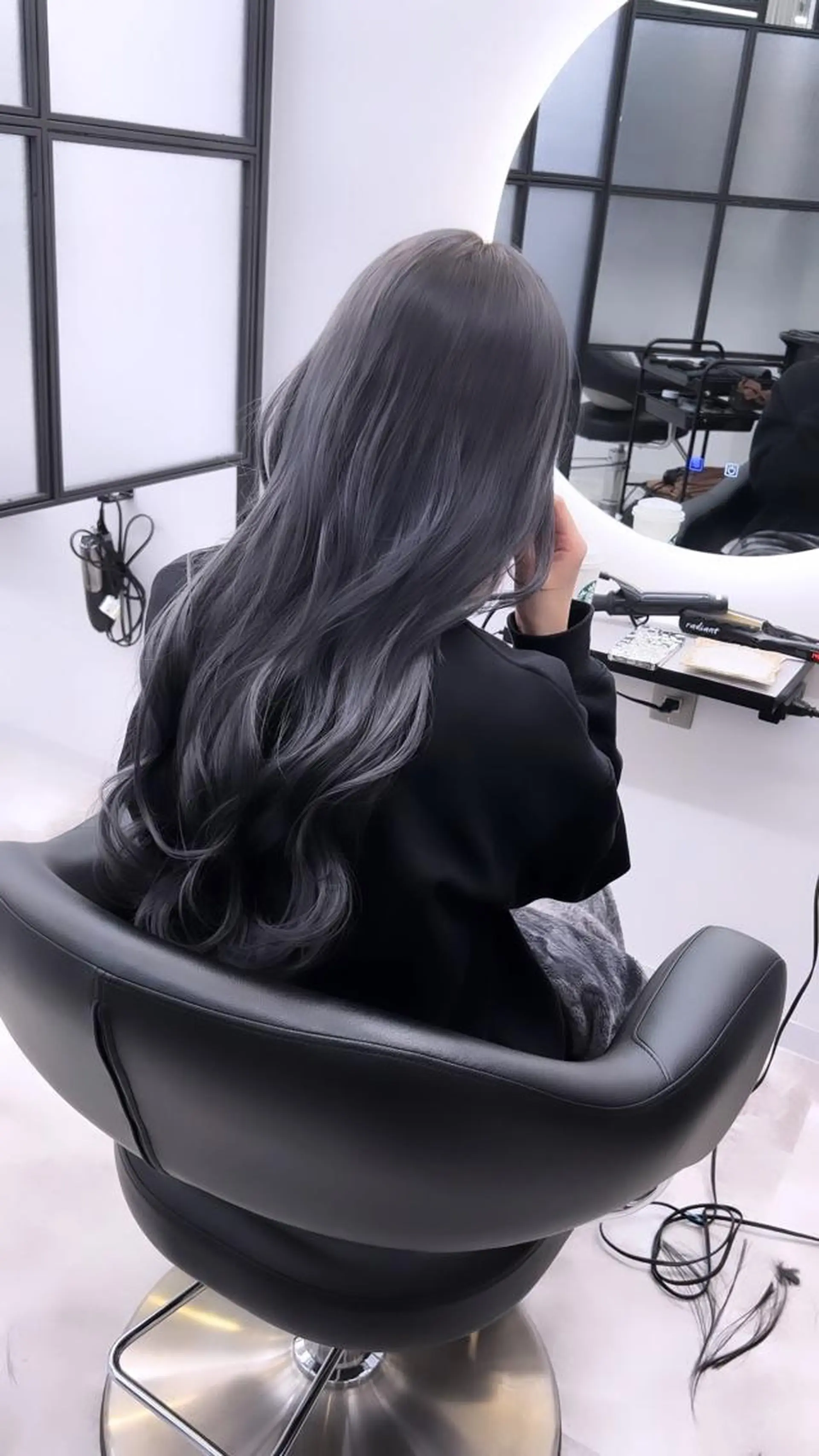 ロング カラー ダークシルバー シルバー Uno. 本気で ヘアに悩む方へ✨のヘアスタイル