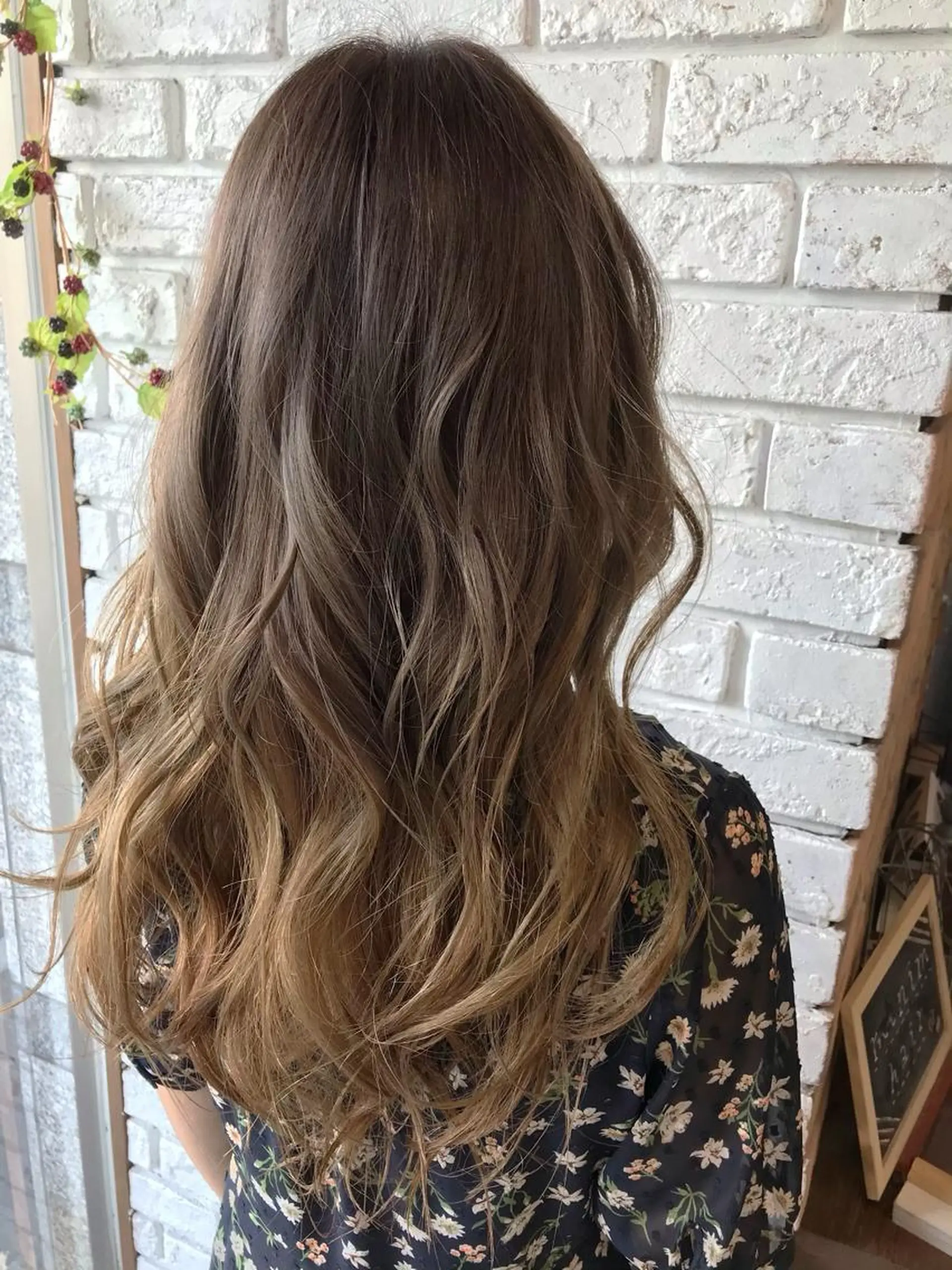 ロング カラー ベージュカラー ロング カット ヘアカラー トリートメント 日比 貴大/ minim hairのヘアスタイル