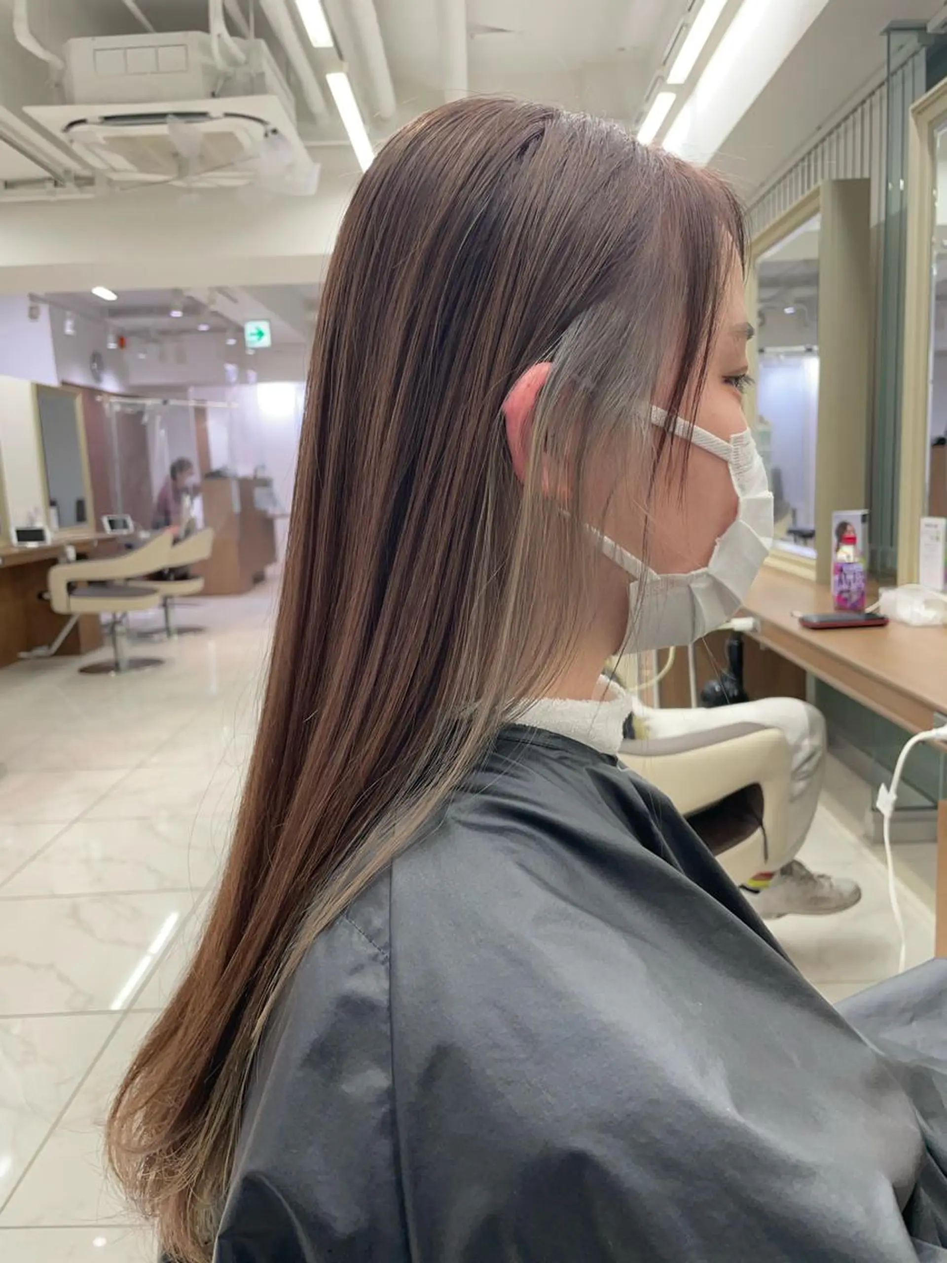 カラー 渡部凌我 小顔ウルフ ハイトーンカラーのヘアスタイル