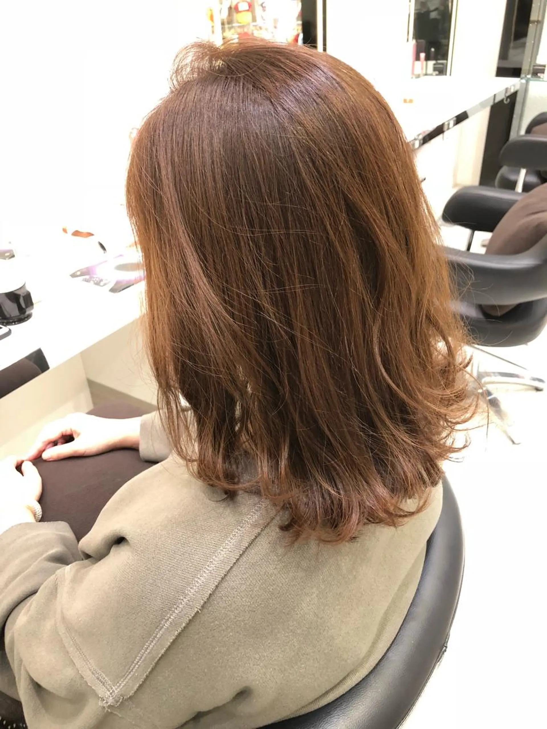 ミディアム 岸 保奈美のヘアスタイル