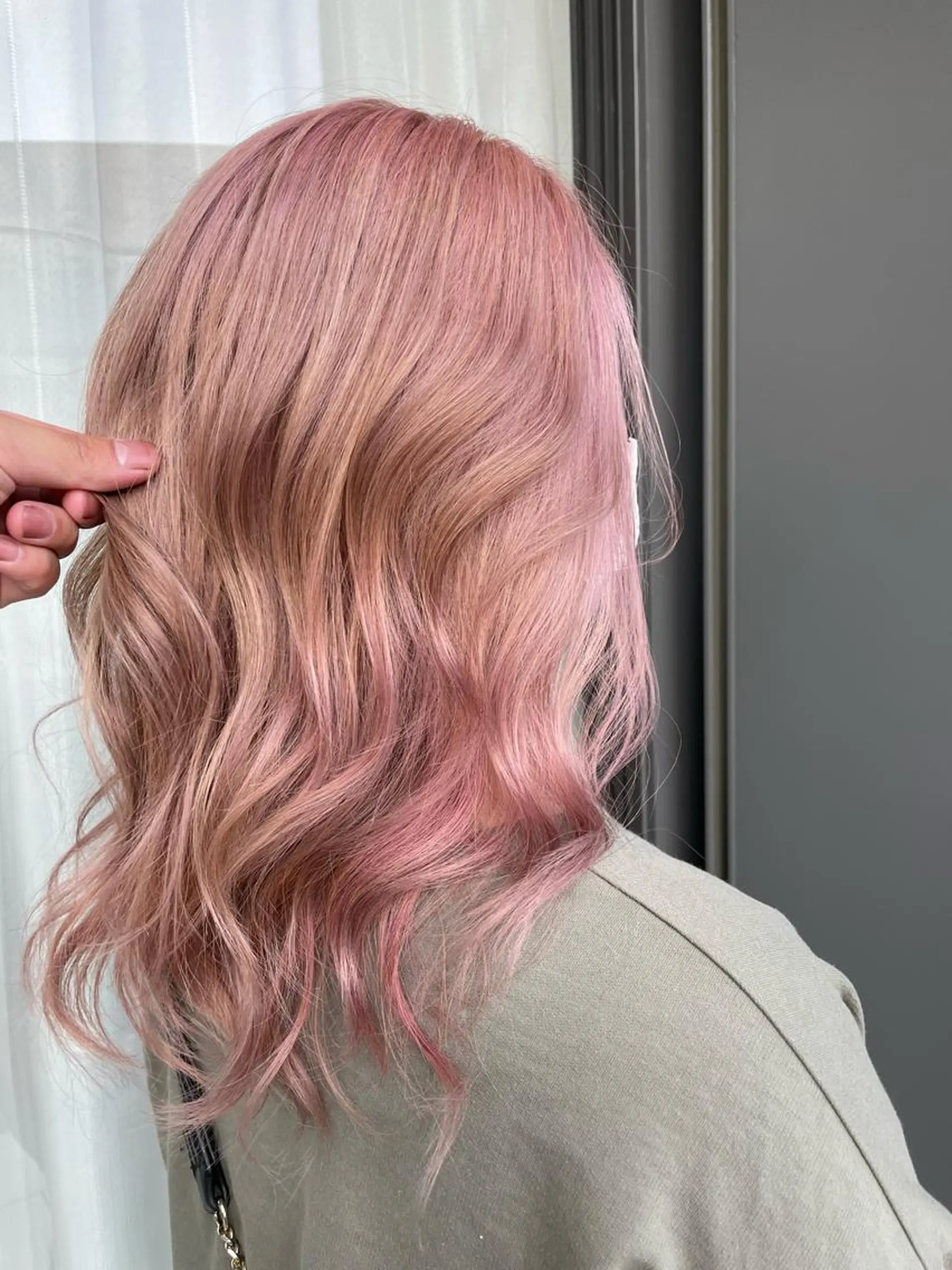 ミディアム ヘアカラー トリートメント ブリーチ毛矯正.髪質 改善.髪にドラマをのヘアスタイル