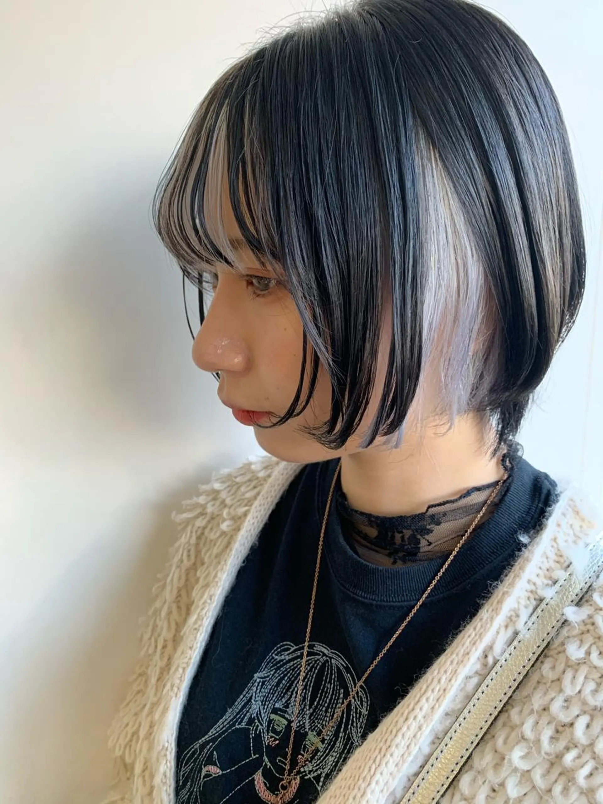 カラー 💜ショート💜 ウルフ、ボブ二色亜美のヘアスタイル