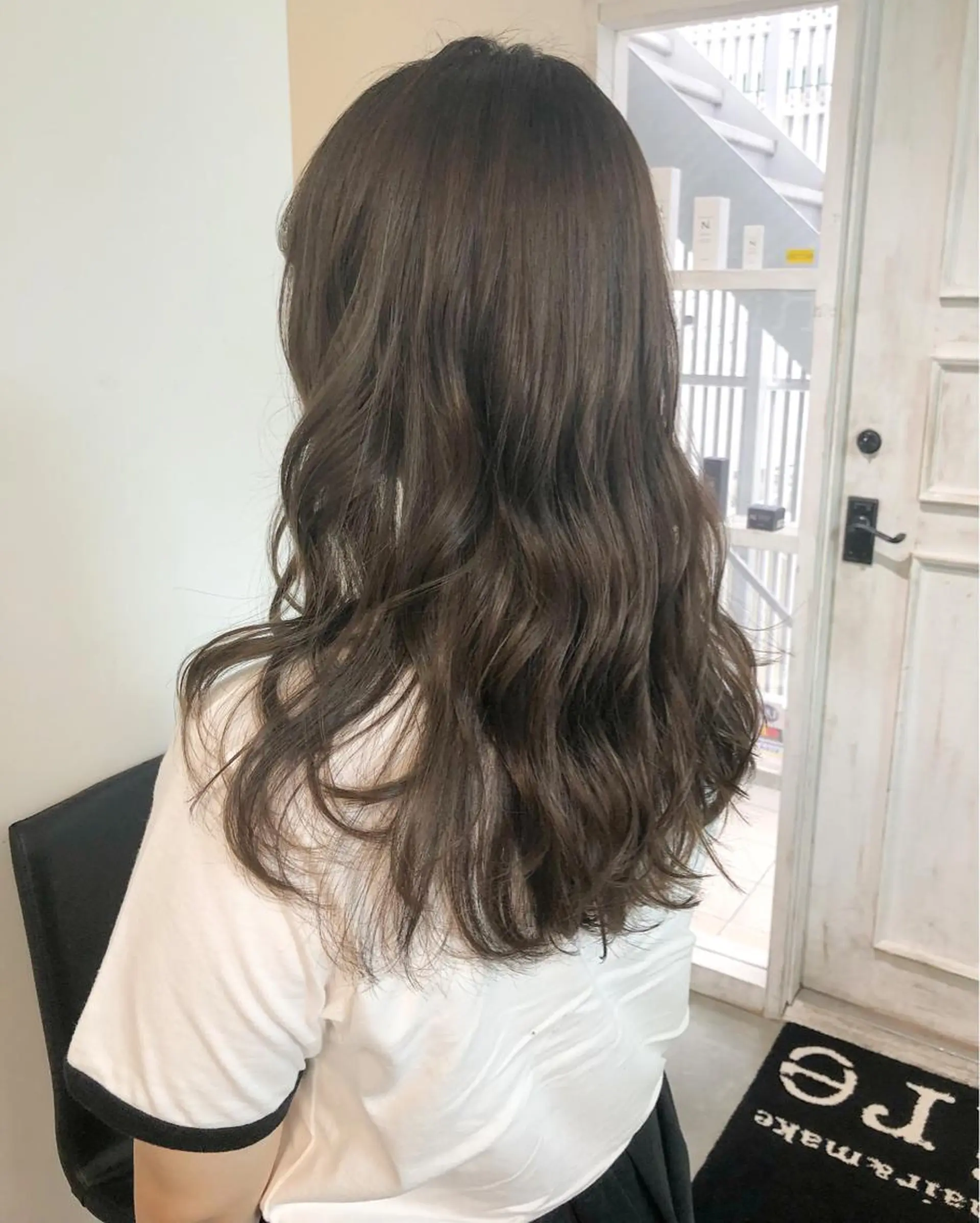 ロング カラー グレージュ ミルクティーグレージュ 外国人風カラー 榎園 由美のヘアスタイル