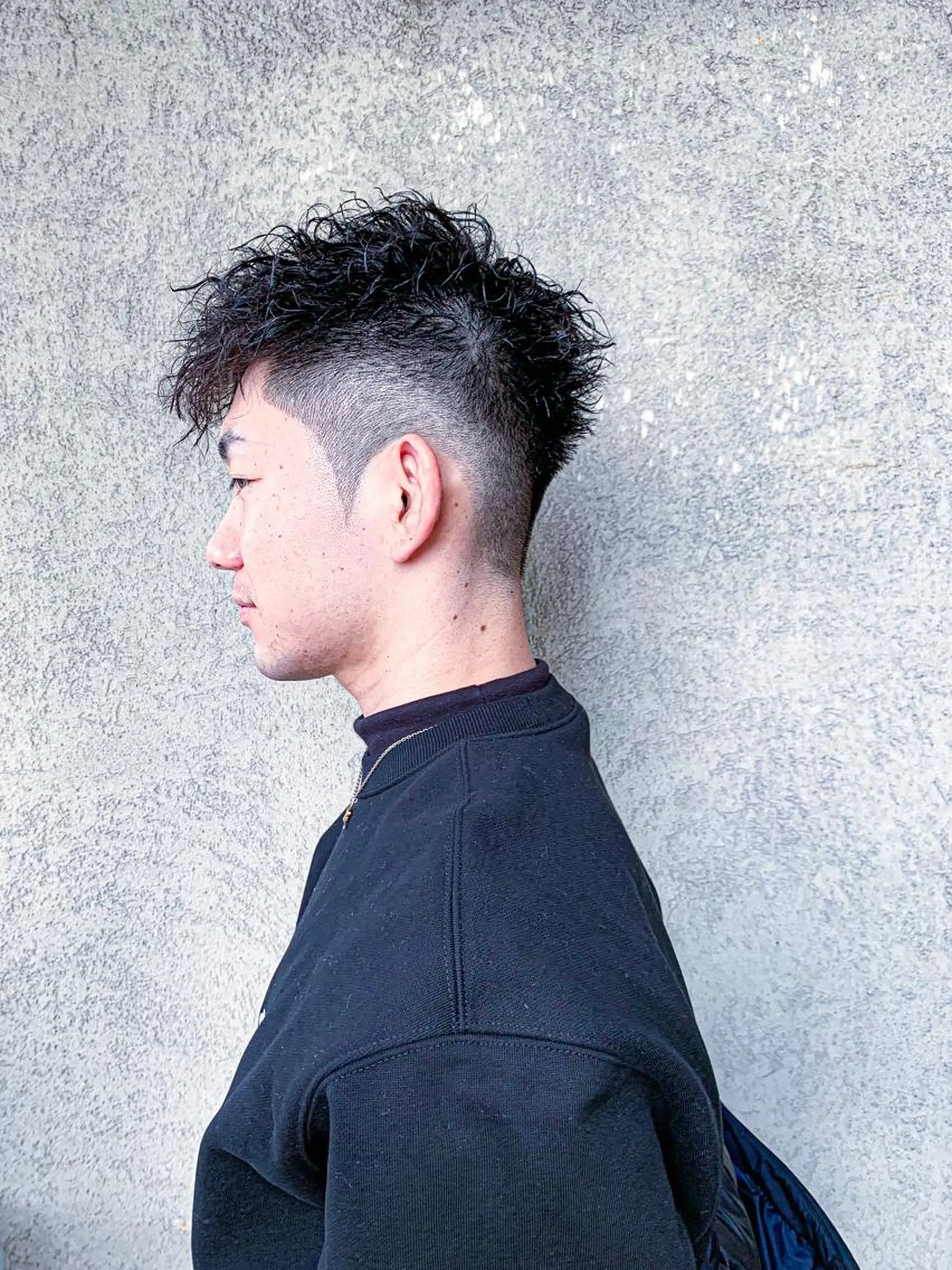 ショート カラー パーマ ヘアアレンジ メンズ キッズ メンズブリーチ ビジネス センターパート フェードカット メンズハイライト カット パーマ ブリーチカラー🔥 パーマ【佐々木凌平】のヘアスタイル