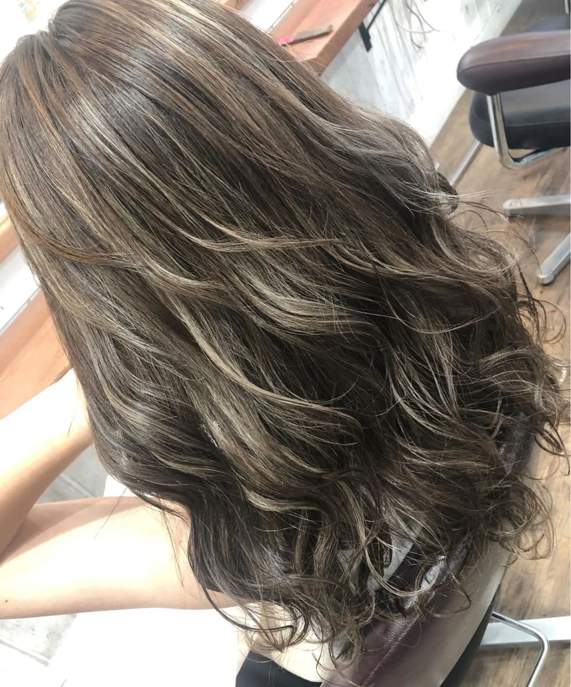 ロング カラー パーマ カット パーマ トリートメント ブリーチ毛縮毛矯正 👑山口のヘアスタイル