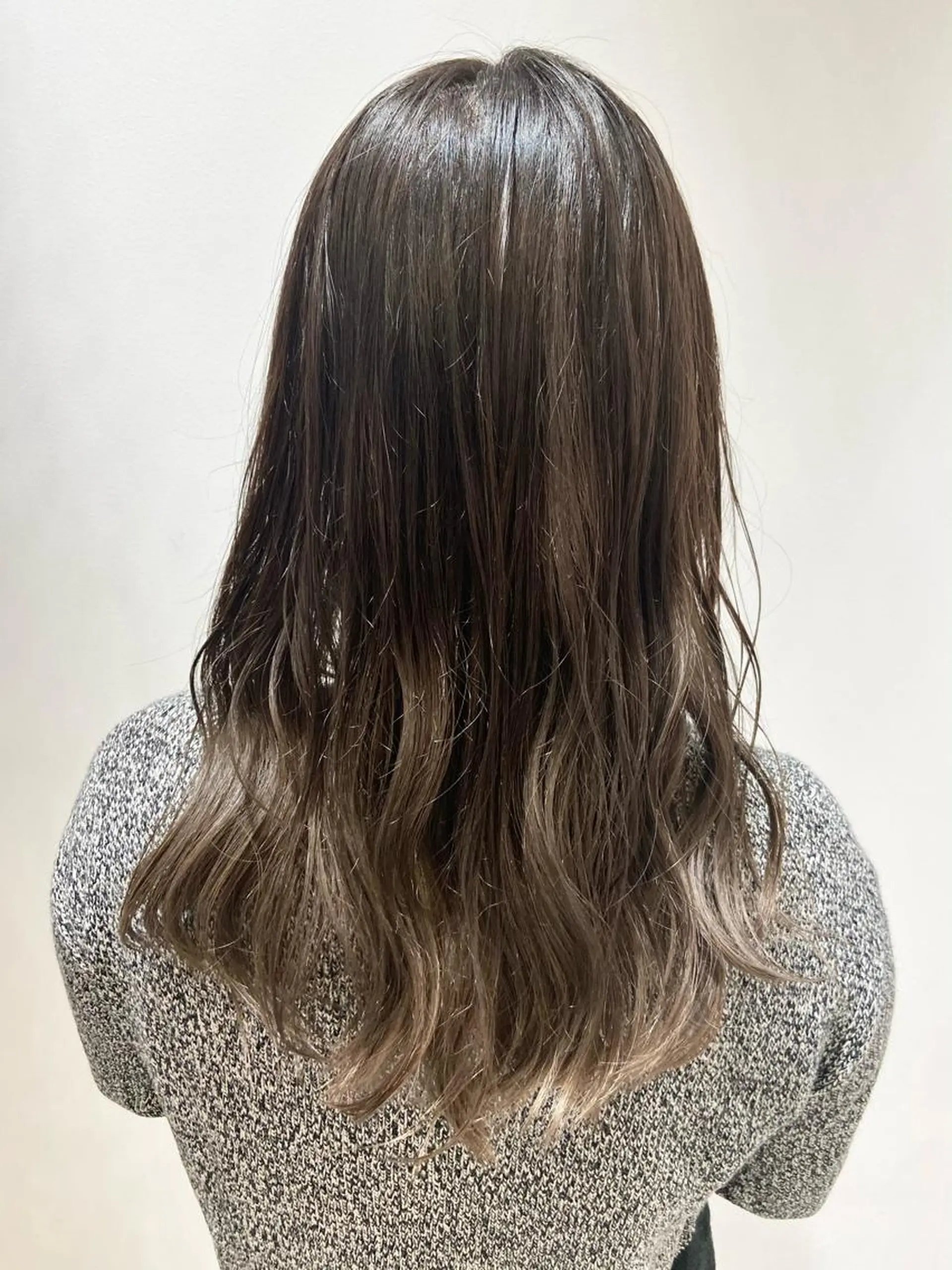 セミロング カラー 🐺ウルフ/レイヤー 似合わせ‎🤍沙羅のヘアスタイル