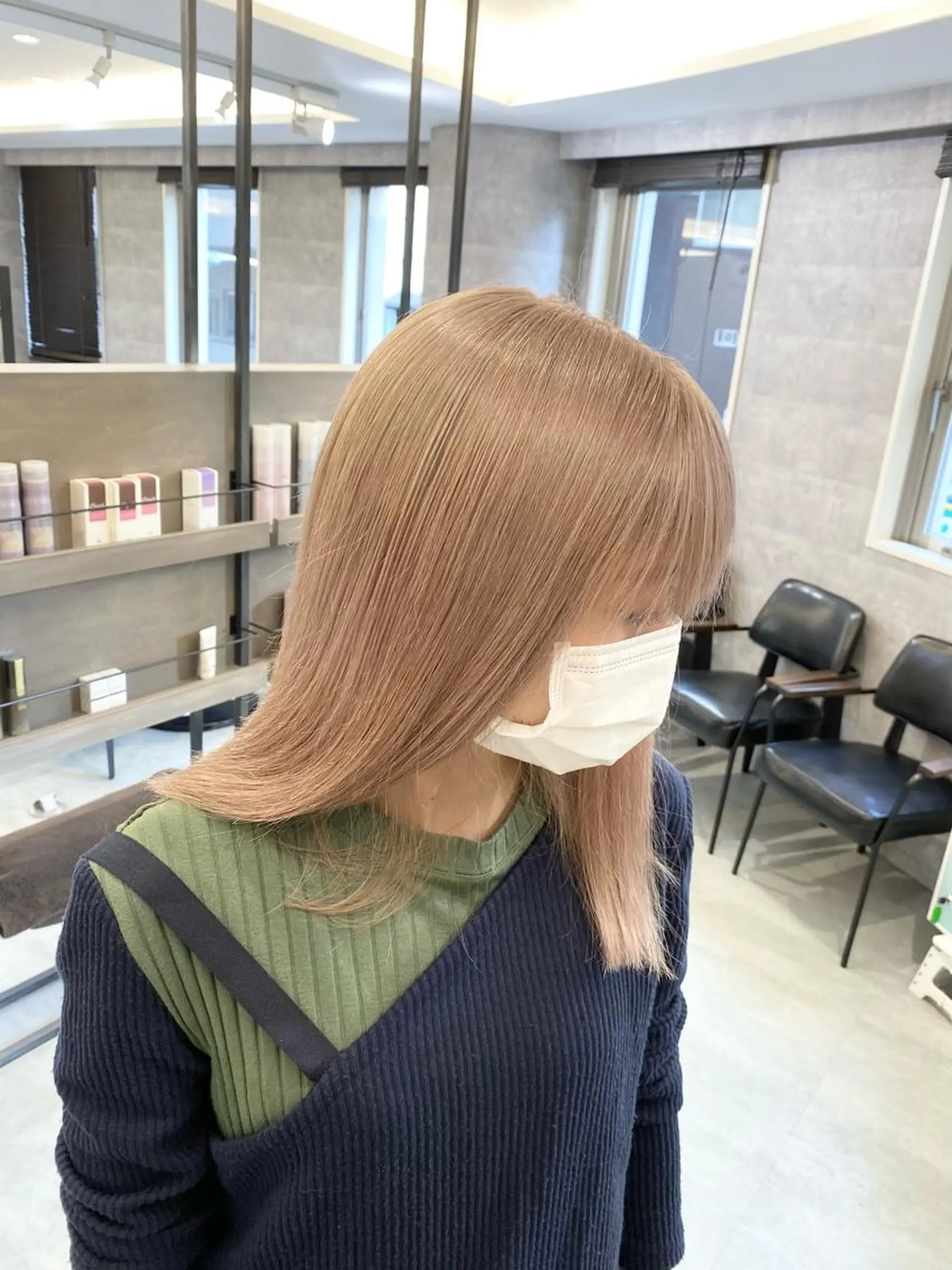 ミディアム カラー ベージュカラー ブリーチ ケアブリーチ 透明感カラー ハイトーンカラー ヘアカラー ハイトーン特化サロン 🍑momo🍑のヘアスタイル