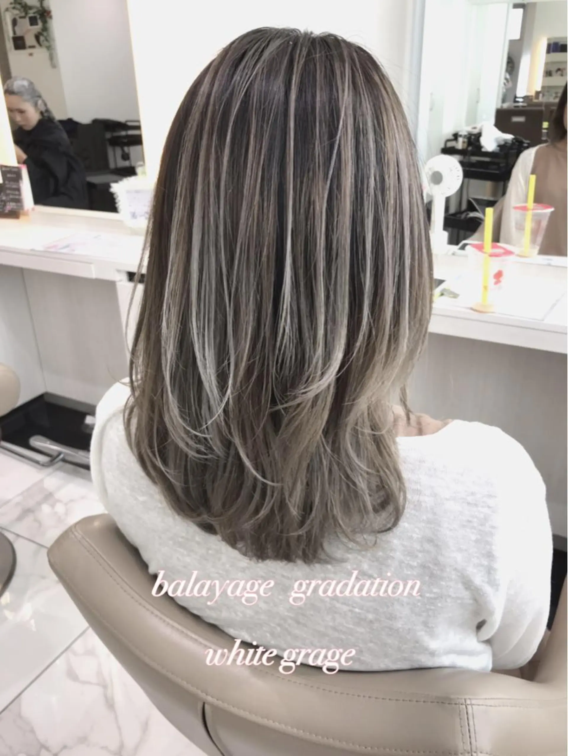 ミディアム カラー バレイヤージュ グラデーションカラー グレージュ レイヤーカット カット ヘアカラー 山崎俊輔/髪質改善 /バレイヤージュのヘアスタイル