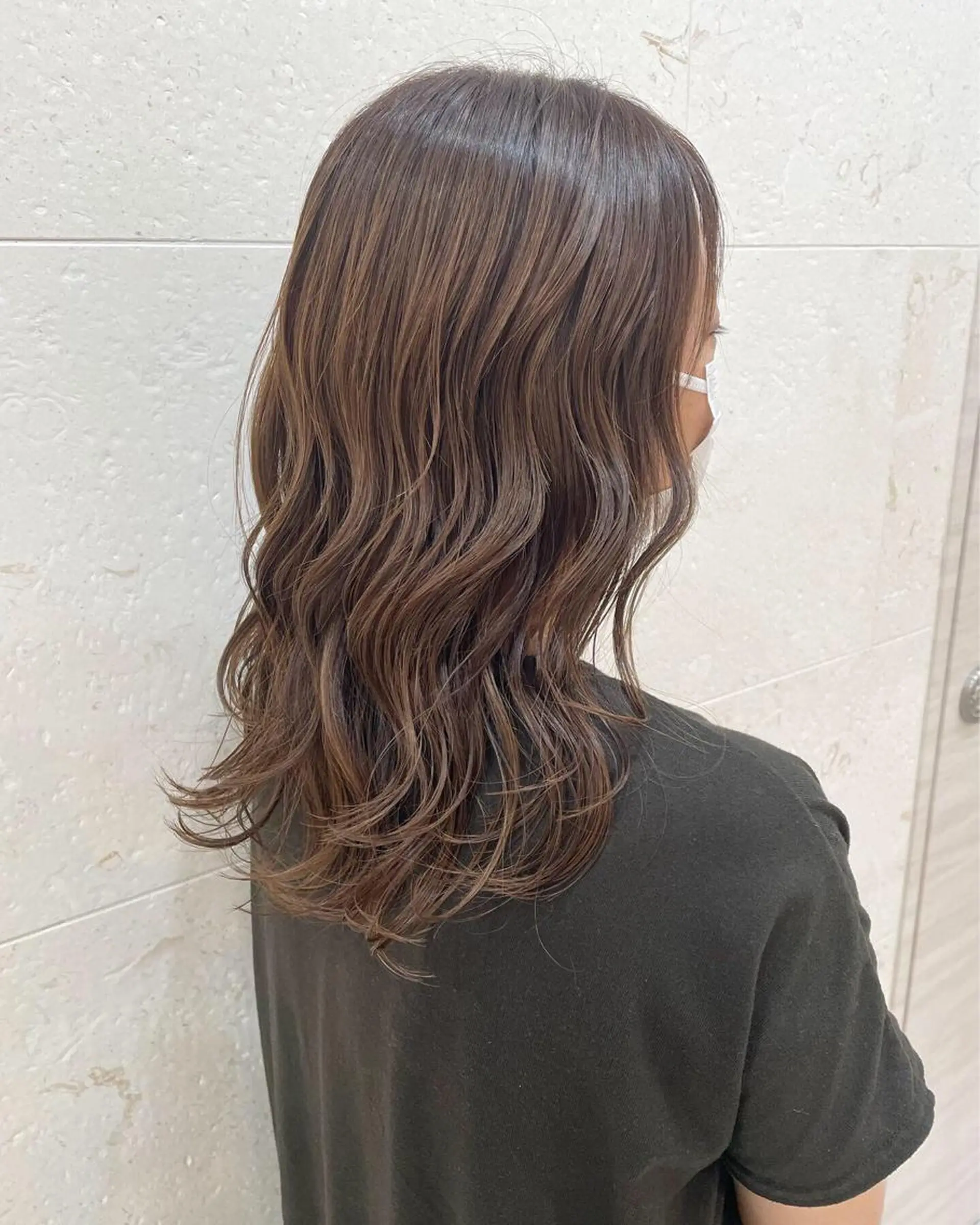 ロング カラー アッシュ ベージュカラー ハイライトカラー ハイライト カット ヘアカラー トリートメント 斉藤 貴也のヘアスタイル