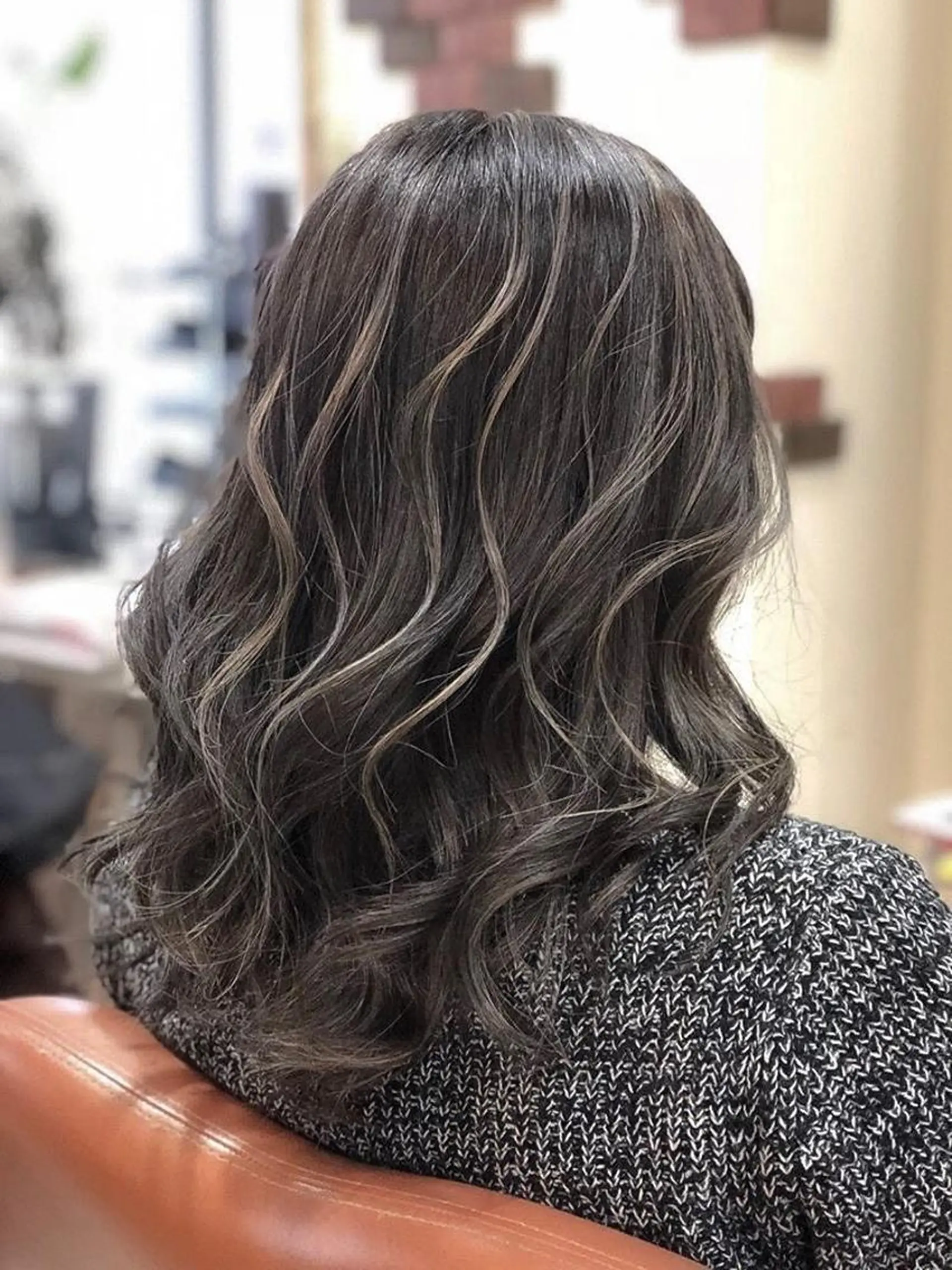 セミロング カラー アディクシーカラー グレージュ SALOWIN神戸三宮East店所属・【透明感、艶髪】西村 有司のヘアスタイル
