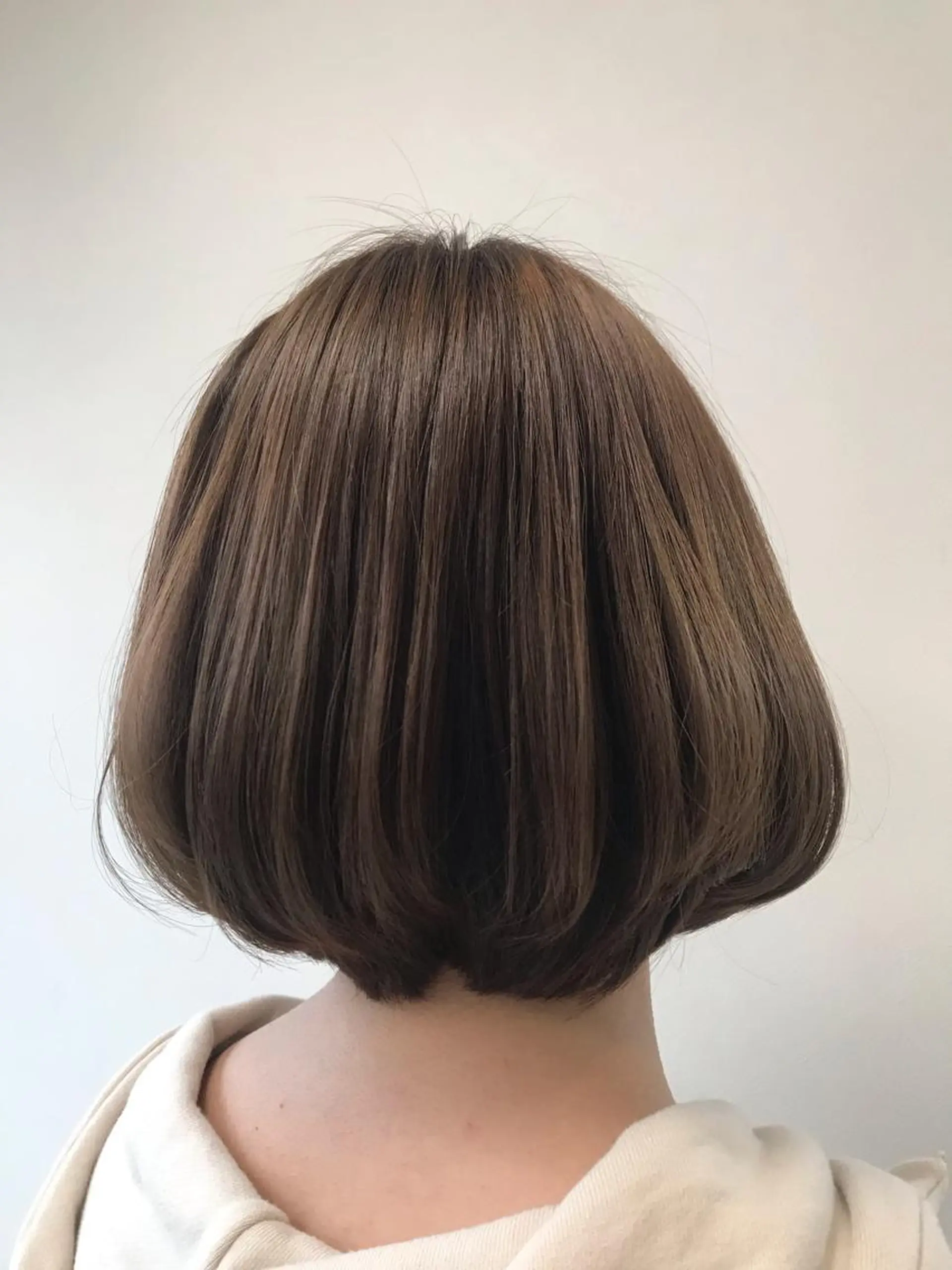 ショート カラー ベージュカラー ボブ カット ヘアカラー トリートメント 本多結香/レイヤー /ハイライトカラーのヘアスタイル