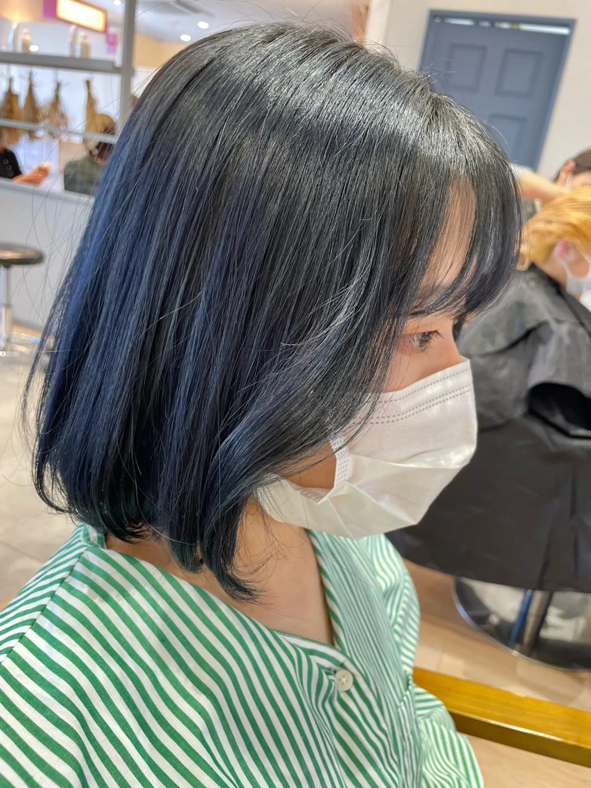 カラー 黒髪 ブルーカラー ブルーブラック ネイビーカラー ボブ 三村 桜生のヘアスタイル