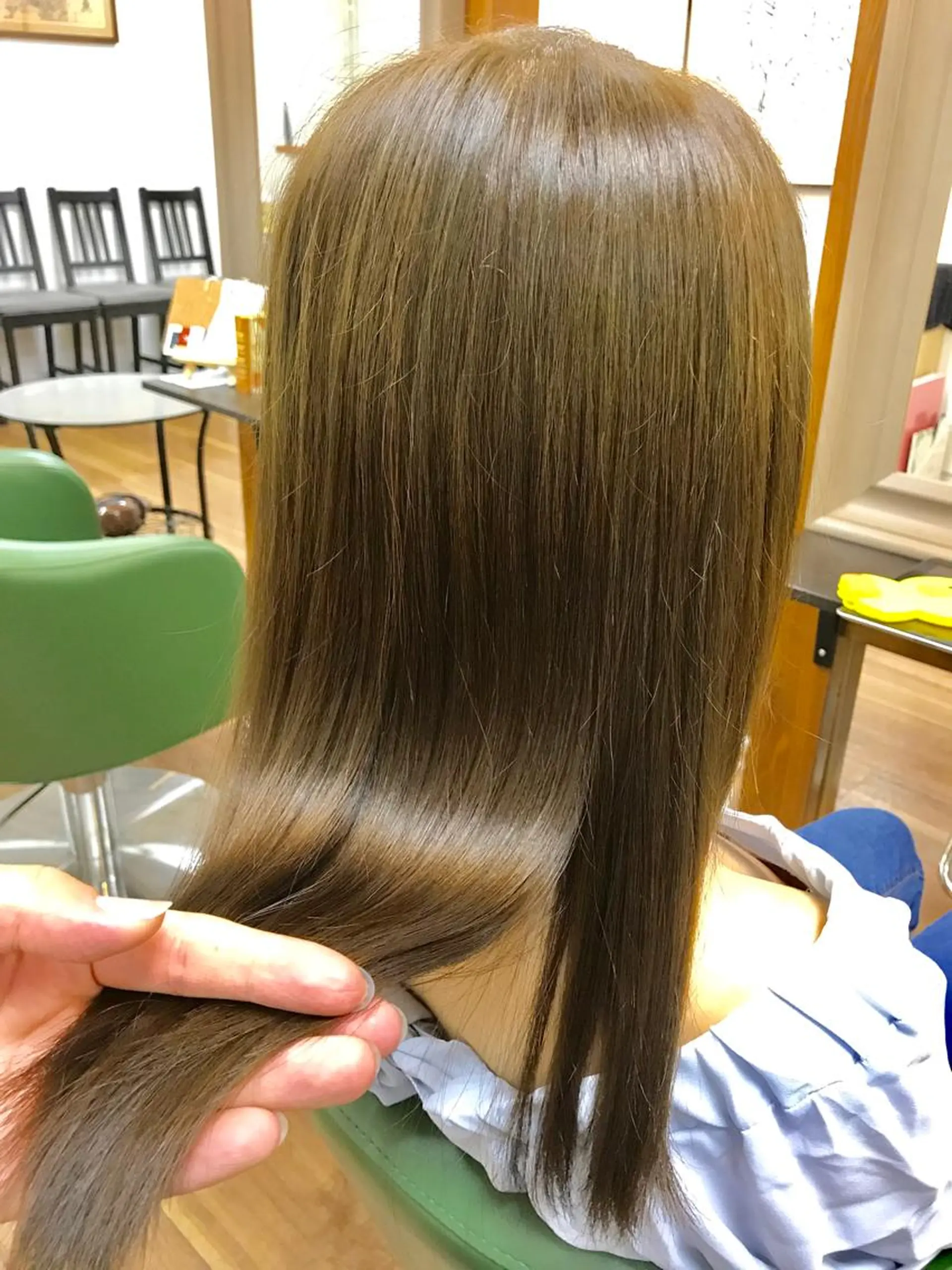 ロング カラー アッシュ ブリーチ 吉森 満俊のヘアスタイル