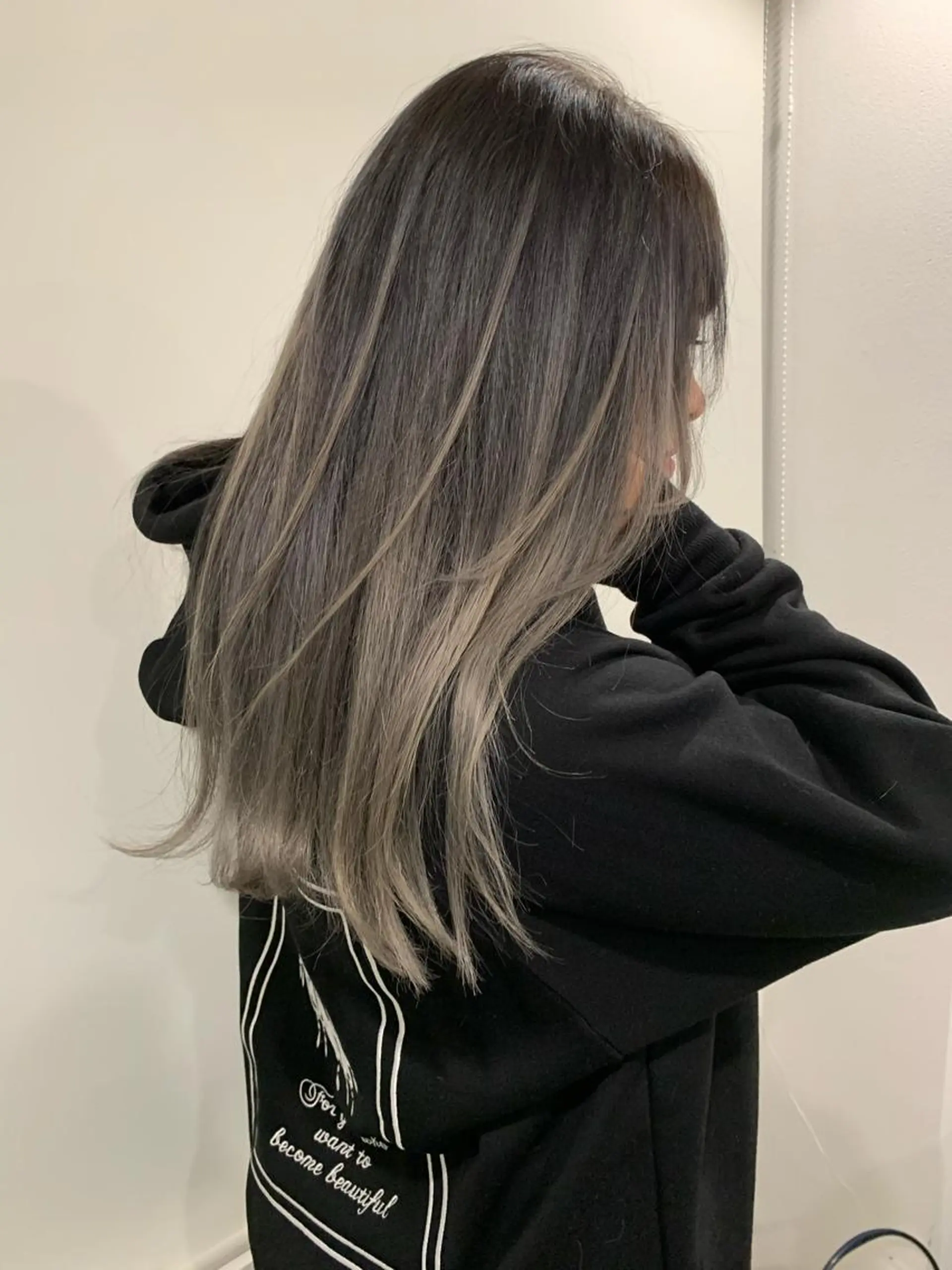 ロング レイヤーカット ヘアカラー Selene hair OSAKAのヘアスタイル