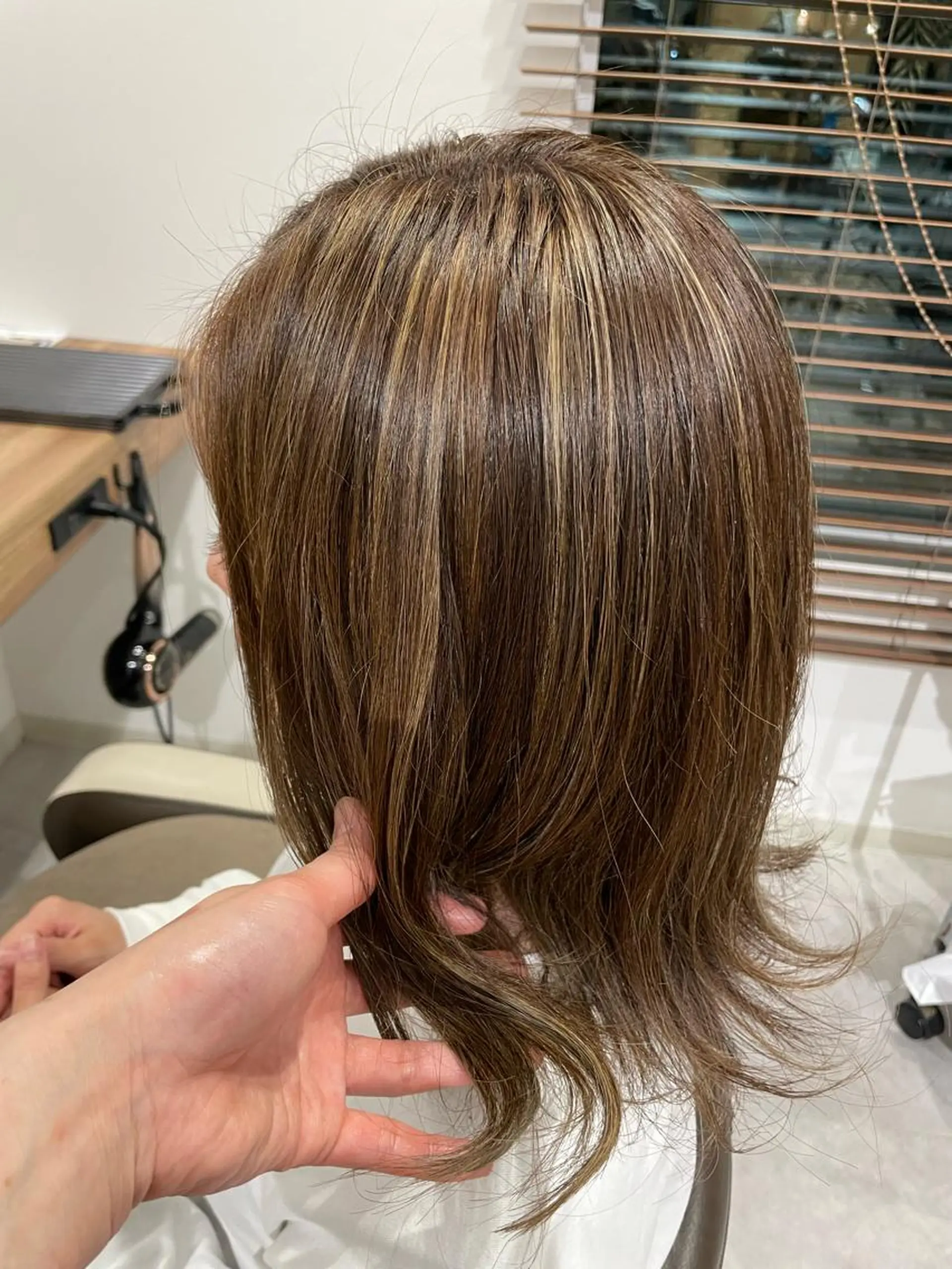 セミロング カラー 山越 美裕樹のヘアスタイル