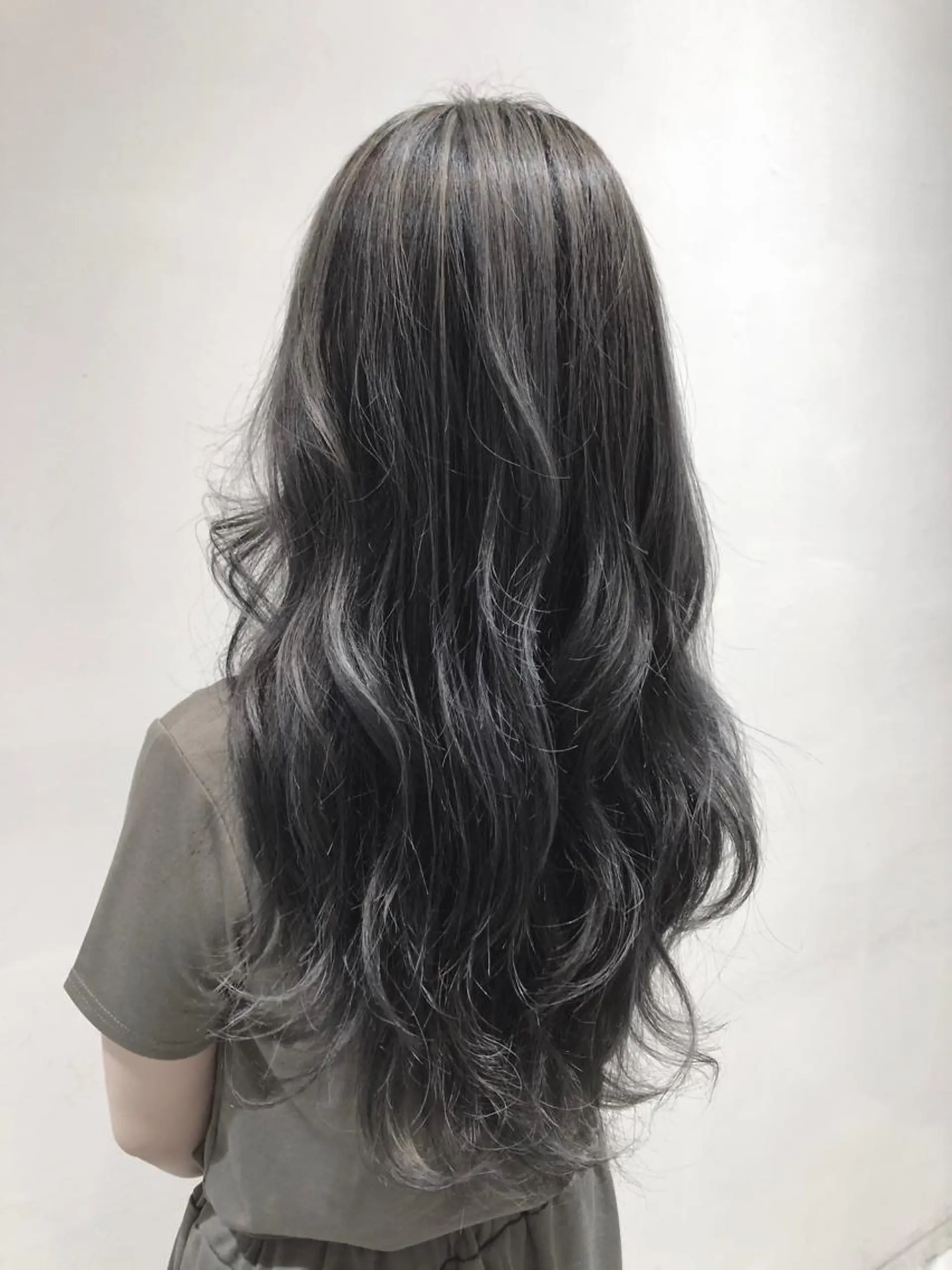 ロング カラー ハイライトカラー ハイライト カット ヘアカラー 🎀♥️推しカラー tomoka💜🍭のヘアスタイル