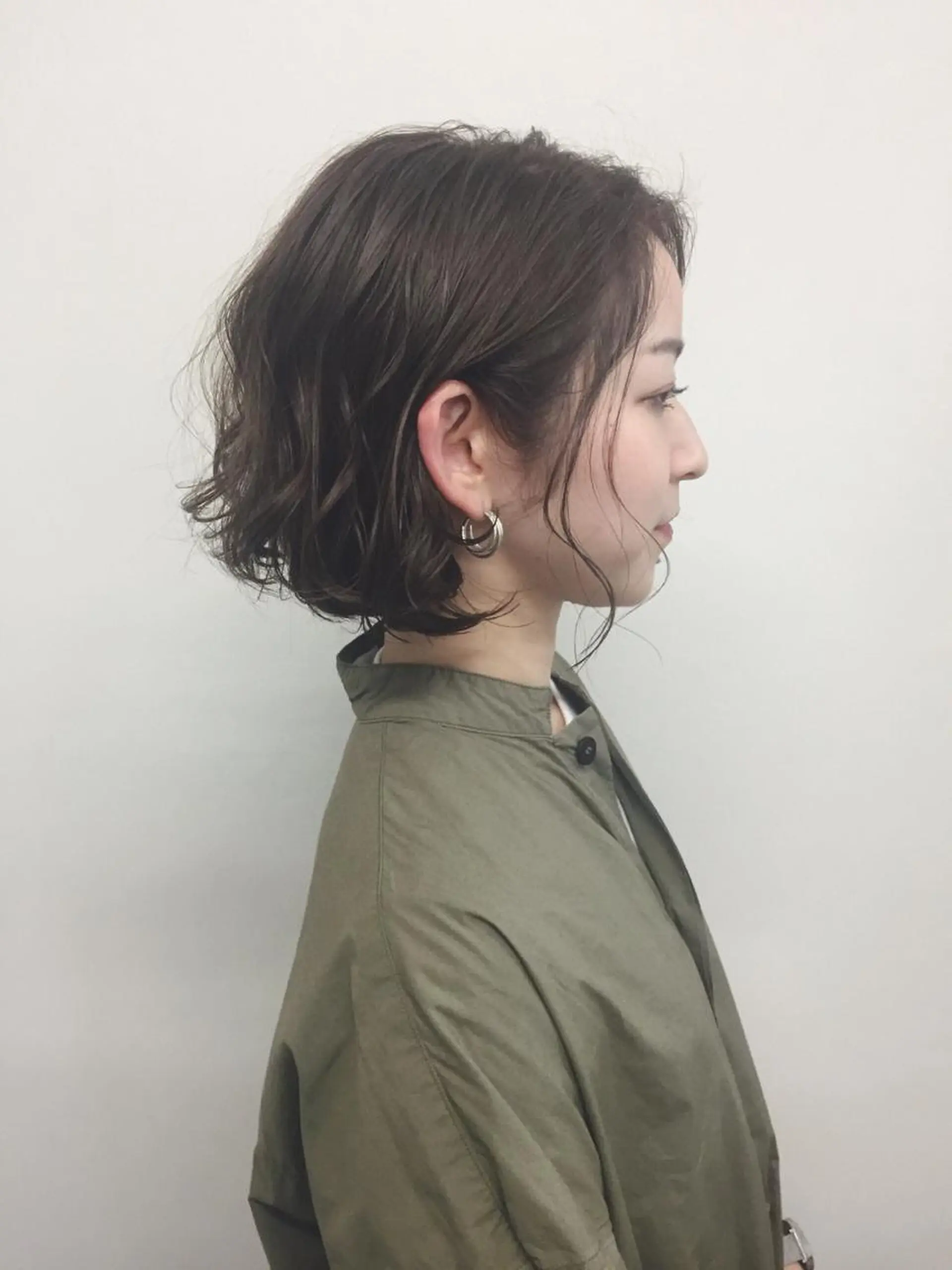 ショート カラー アッシュ ブラウンカラー 透明感カラー ハイトーンカラー バイオレットカラー カット ヘアカラー 肌に馴染む暗髪 梅田・増田のヘアスタイル