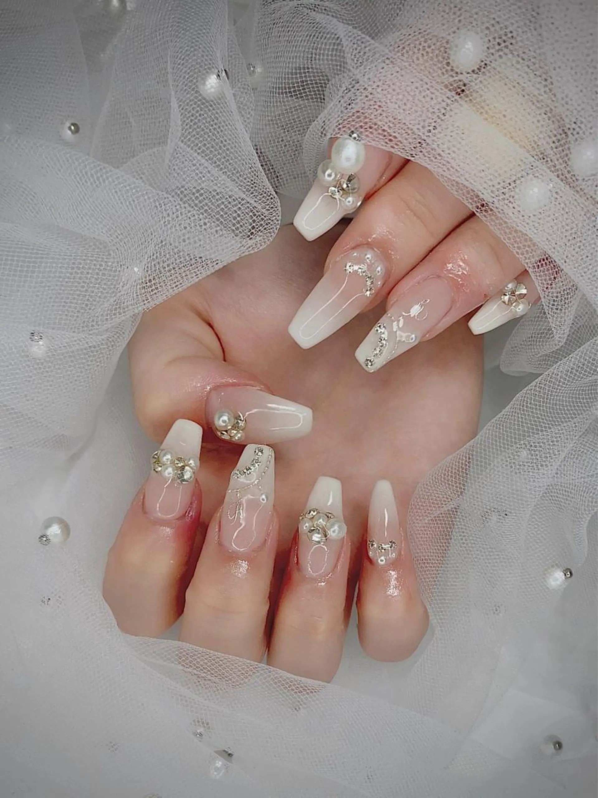 ネイル I-nailロング /ワンホン/キラキラのネイルデザイン