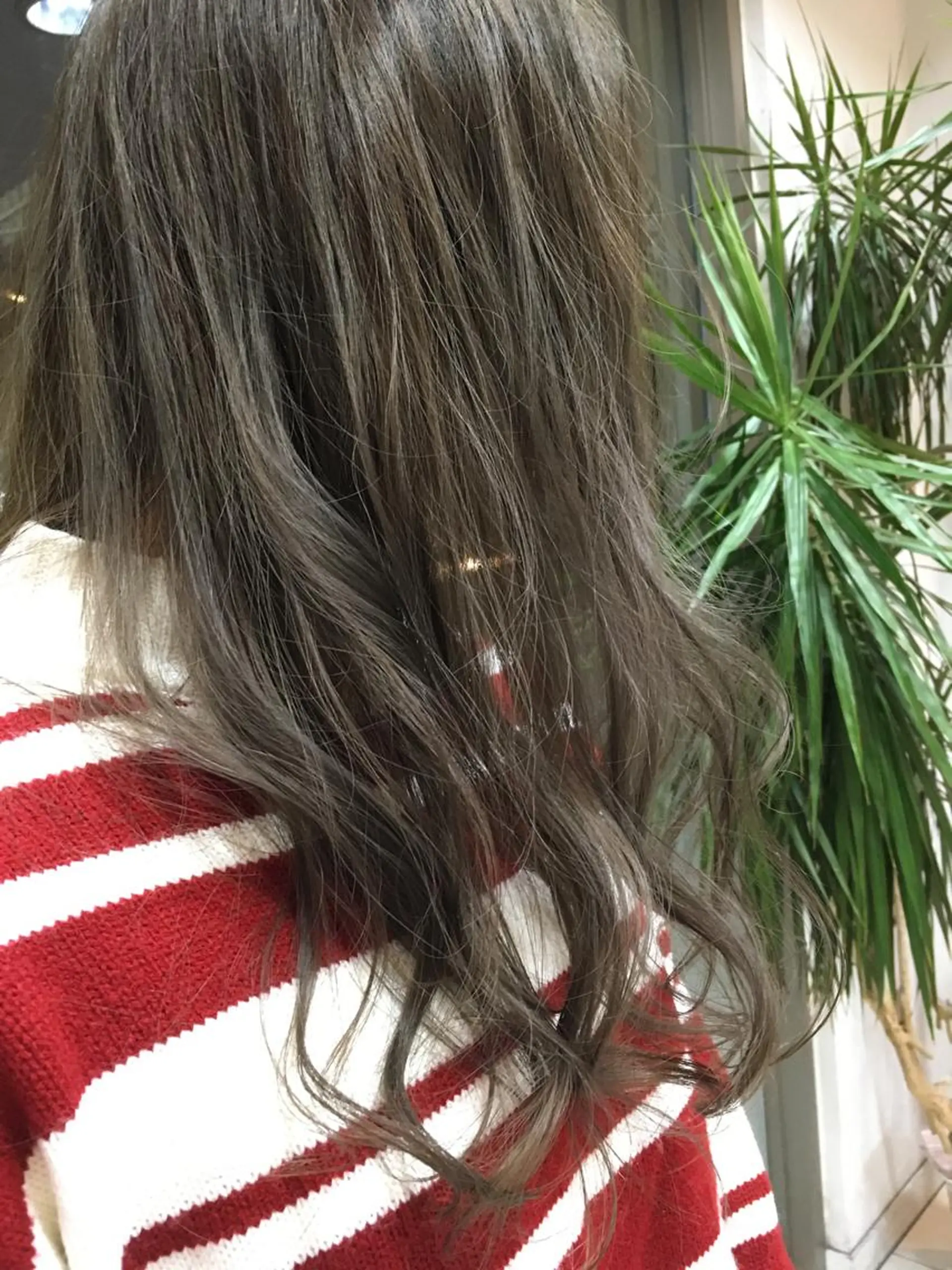 セミロング カラー 白髪ぼかしハイライト 柳川拓哉のヘアスタイル