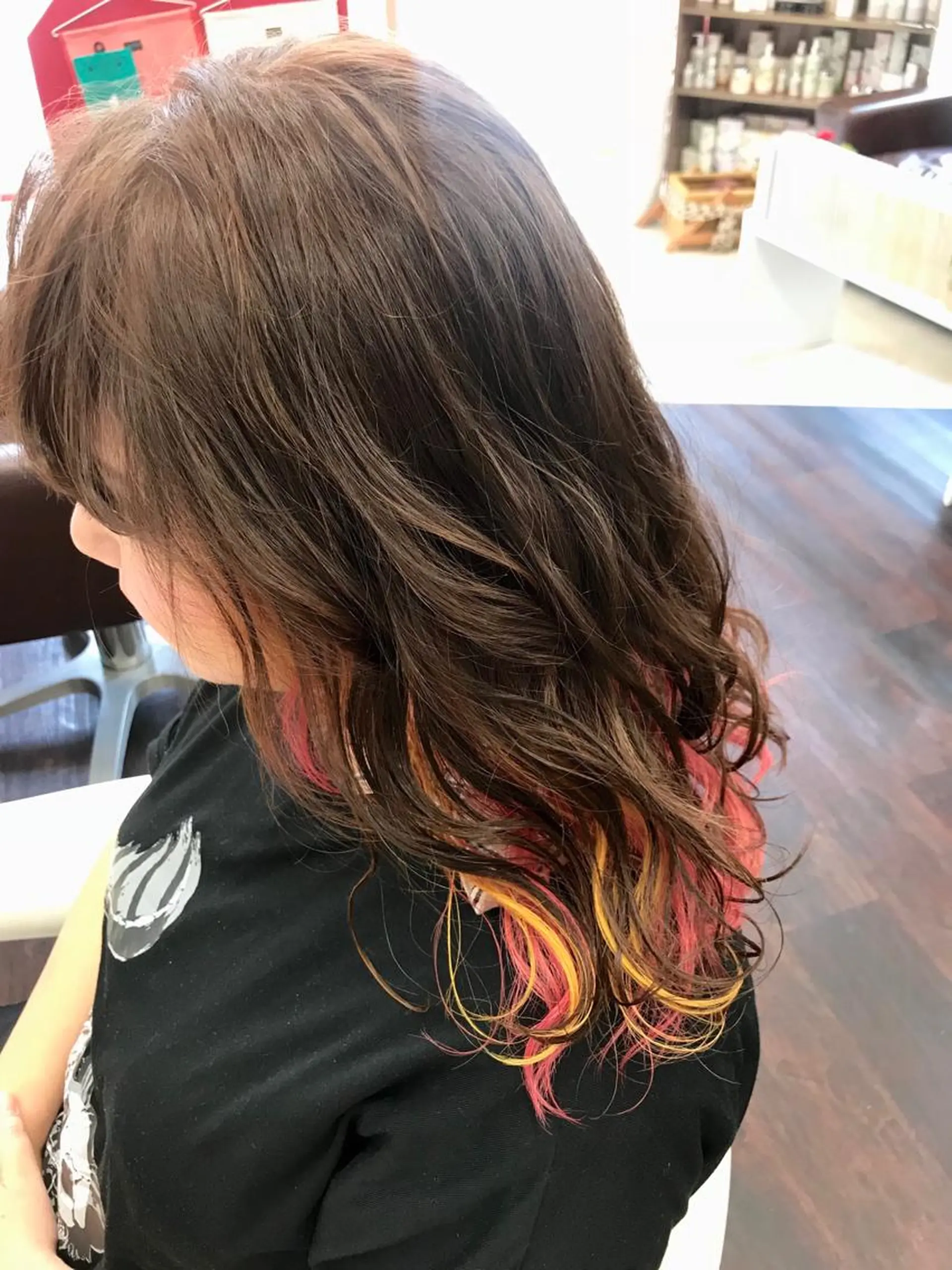 セミロング カラー 岩谷/ブリーチ 🪽透明感カラーのヘアスタイル