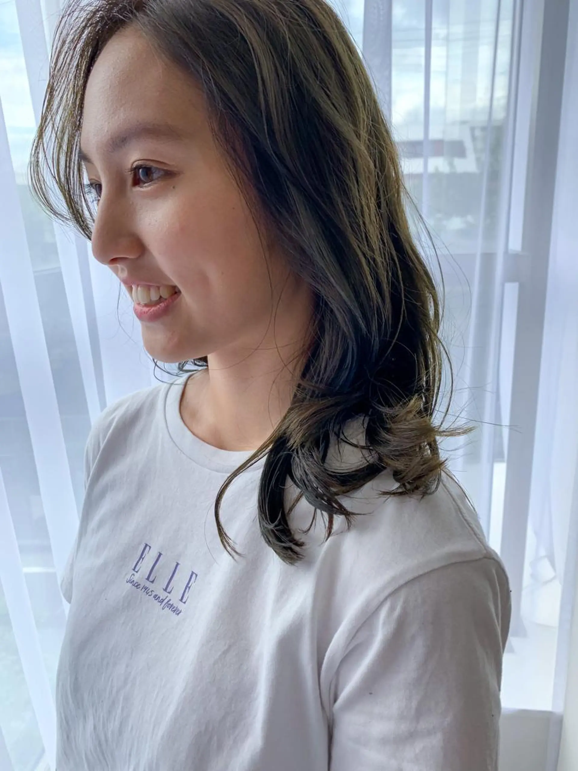 セミロング カラー セミロングパーマ アッシュ ブリーチ ケアブリーチ 透明感カラー カット トリートメント モリシュンスケ /レイヤー/髪質改善のヘアスタイル